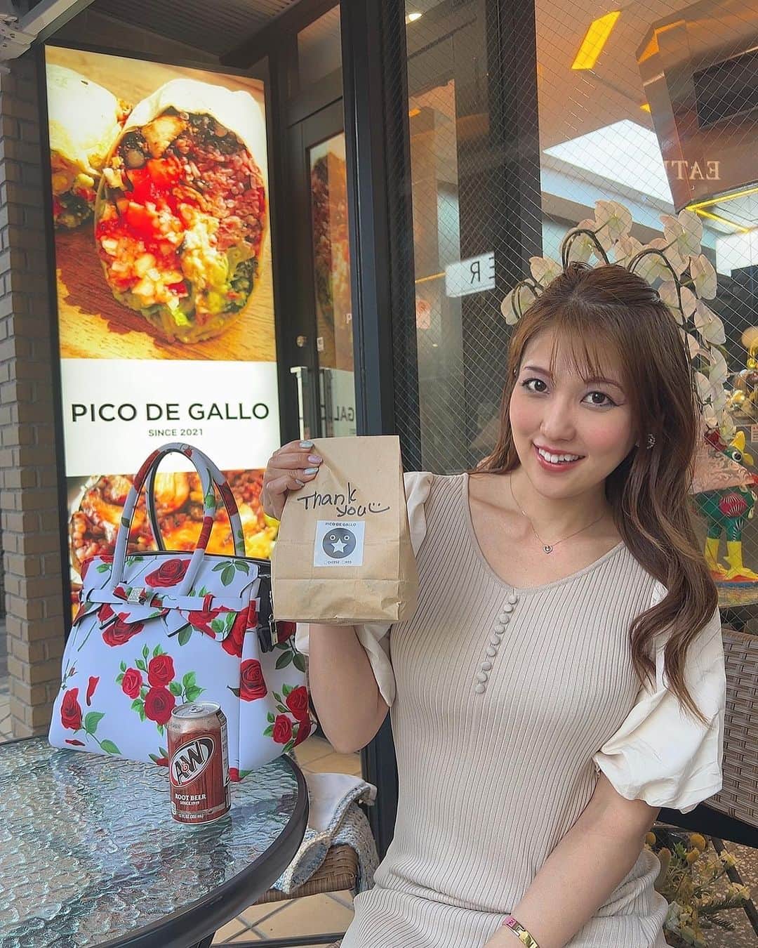 神谷麻美さんのインスタグラム写真 - (神谷麻美Instagram)「#ピコデガヨ の#ブリトー　美味しいっ🥰💖🌵🥑🌮💖✨️  #テイクアウト したよ💖🌈ᵕ̈*💖✨️  チーズメルト、ワカモーレ、オーバーイージーエッグをトッピングしたよ💖✨️  ボリューム満点で美味しかったぁ💖🥰💖✨️  PR @picodegallo2021 #神宮前グルメ #神宮前ランチ #神宮前カフェ #原宿カフェ #原宿グルメ #原宿ランチ」4月12日 11時26分 - asamice428