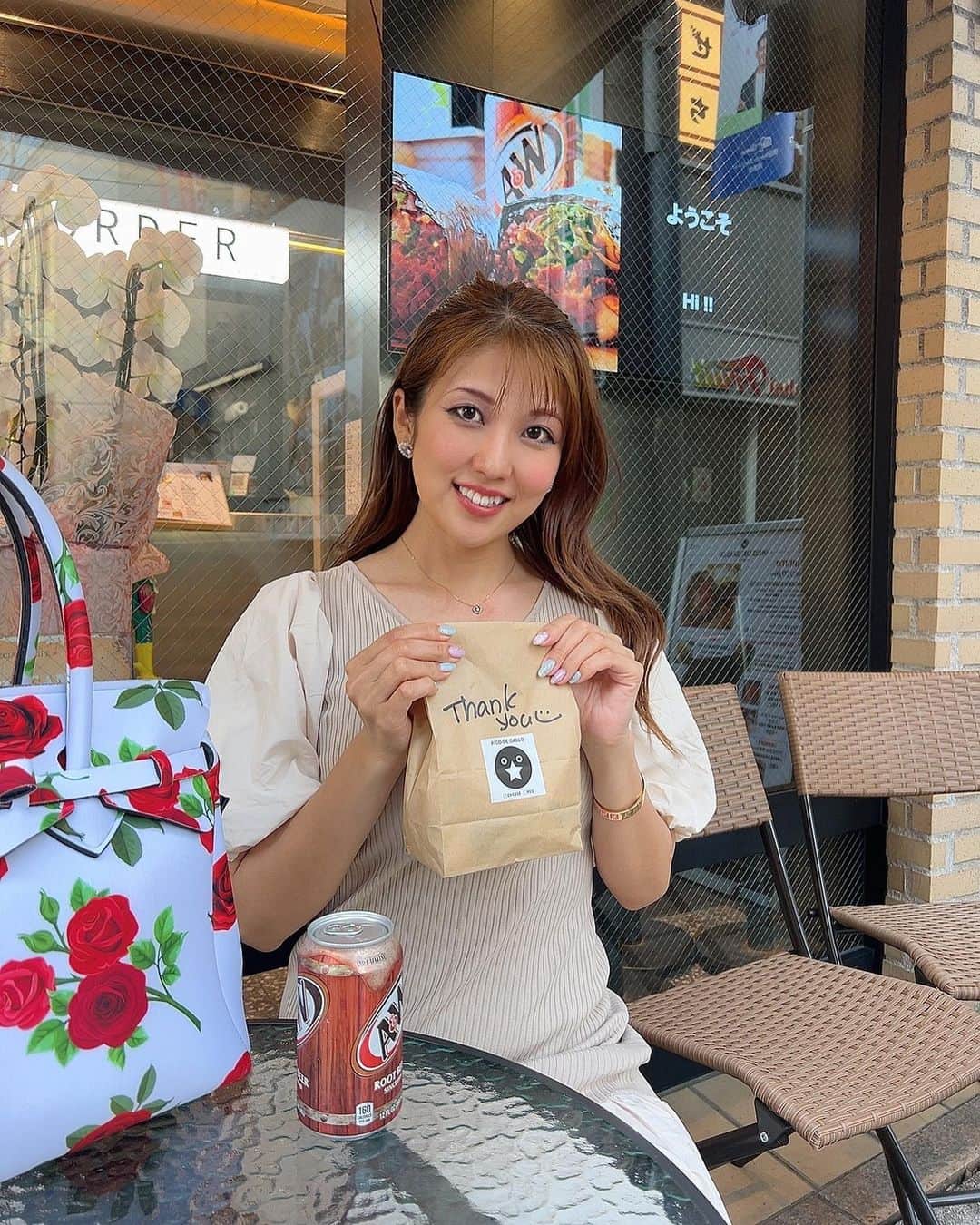 神谷麻美さんのインスタグラム写真 - (神谷麻美Instagram)「#ピコデガヨ の#ブリトー　美味しいっ🥰💖🌵🥑🌮💖✨️  #テイクアウト したよ💖🌈ᵕ̈*💖✨️  チーズメルト、ワカモーレ、オーバーイージーエッグをトッピングしたよ💖✨️  ボリューム満点で美味しかったぁ💖🥰💖✨️  PR @picodegallo2021 #神宮前グルメ #神宮前ランチ #神宮前カフェ #原宿カフェ #原宿グルメ #原宿ランチ」4月12日 11時26分 - asamice428