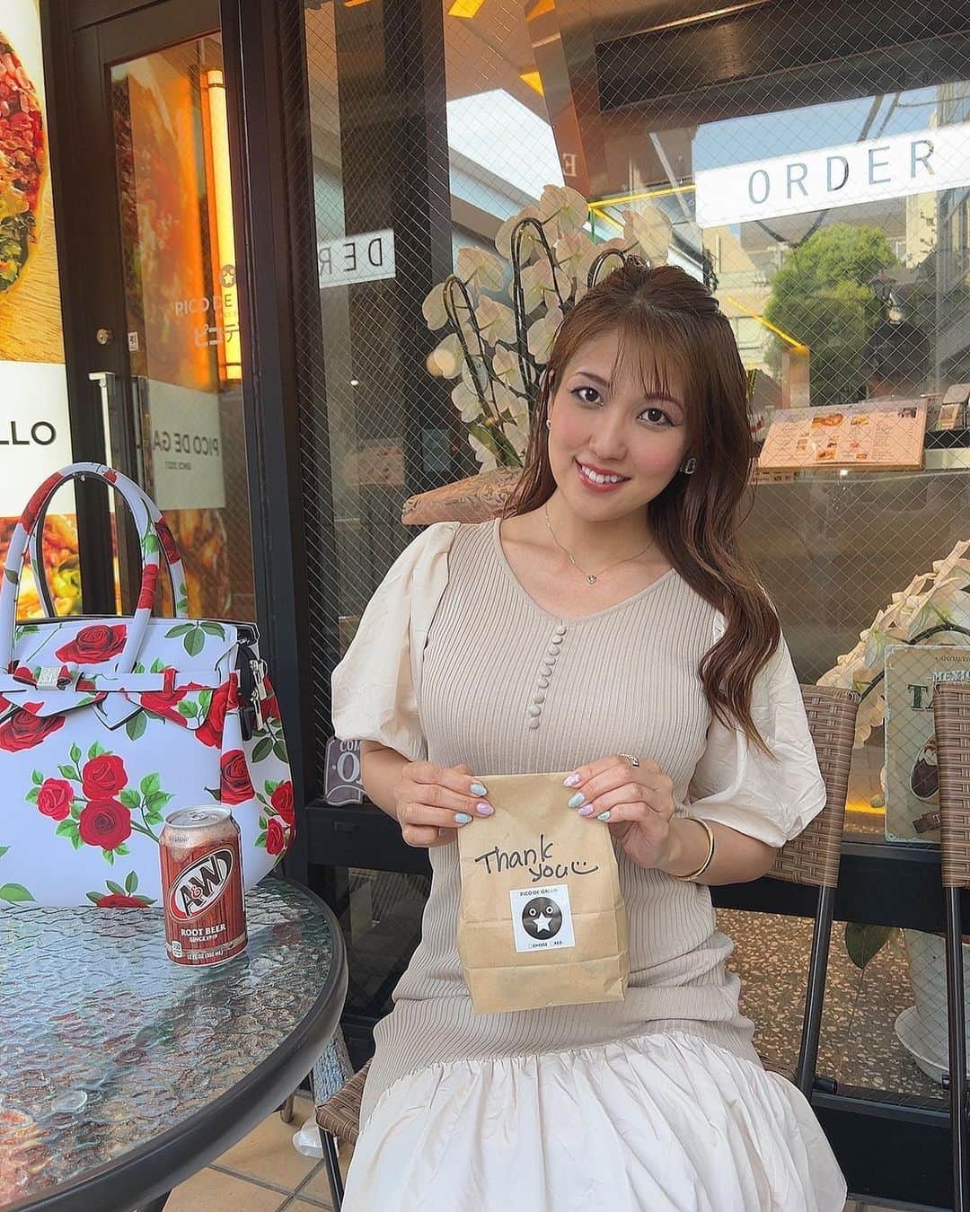 神谷麻美さんのインスタグラム写真 - (神谷麻美Instagram)「#ピコデガヨ の#ブリトー　美味しいっ🥰💖🌵🥑🌮💖✨️  #テイクアウト したよ💖🌈ᵕ̈*💖✨️  チーズメルト、ワカモーレ、オーバーイージーエッグをトッピングしたよ💖✨️  ボリューム満点で美味しかったぁ💖🥰💖✨️  PR @picodegallo2021 #神宮前グルメ #神宮前ランチ #神宮前カフェ #原宿カフェ #原宿グルメ #原宿ランチ」4月12日 11時26分 - asamice428
