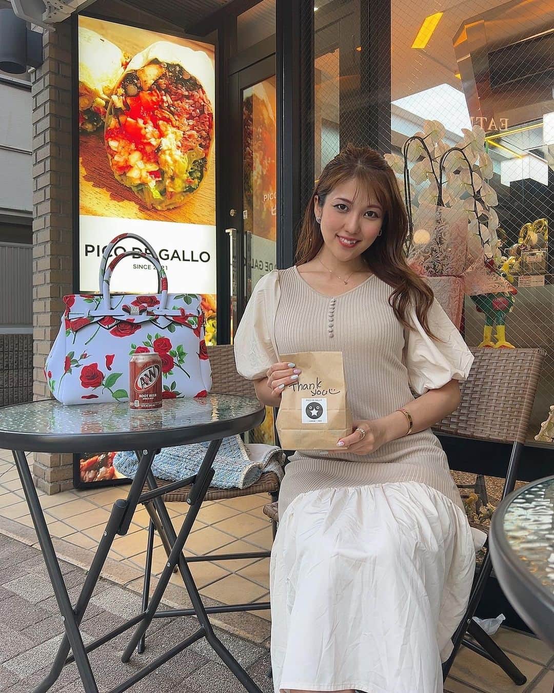 神谷麻美さんのインスタグラム写真 - (神谷麻美Instagram)「#ピコデガヨ の#ブリトー　美味しいっ🥰💖🌵🥑🌮💖✨️  #テイクアウト したよ💖🌈ᵕ̈*💖✨️  チーズメルト、ワカモーレ、オーバーイージーエッグをトッピングしたよ💖✨️  ボリューム満点で美味しかったぁ💖🥰💖✨️  PR @picodegallo2021 #神宮前グルメ #神宮前ランチ #神宮前カフェ #原宿カフェ #原宿グルメ #原宿ランチ」4月12日 11時26分 - asamice428
