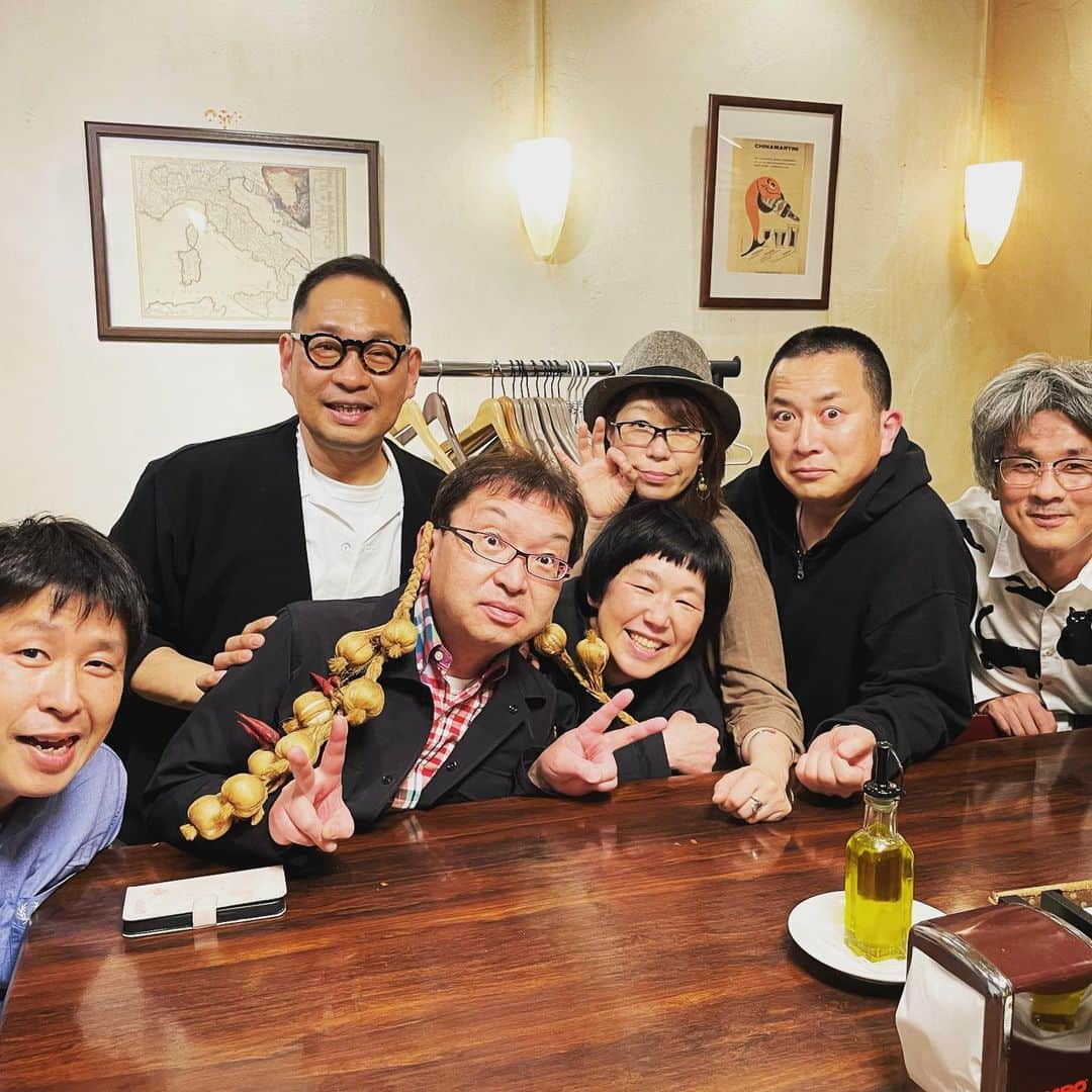 桂かい枝さんのインスタグラム写真 - (桂かい枝Instagram)「あー　脳みそパンパン🧠疲れた〜  昨日はハナサクラクゴ🌸  いっぱいのお客様でめちゃくちゃ盛り上がりました‼️  新作あるあるやけど、1週間前に上がったネタを受験生並みの詰め込みでなんとか覚えきりました🙏  最後の最後、相撲の力士の名前が出ず、誤魔化しきれず、ずるい笑いをいっぱい取りました😆  こんな刺激も絶対必要やなあと吉弥さんとも話してました😆  作家のお二人には本当にいつも頭が下がります🙇  我々噺家も負けずに挑み続ける姿勢でこれからも会を続けて行きます‼️  次回は秋口に🙆‍♀️  楽しみにしてください🙇  #落語 #寄席 #お笑い #繁昌亭 #ハナサクラクゴ」4月12日 11時28分 - kaishikatsura