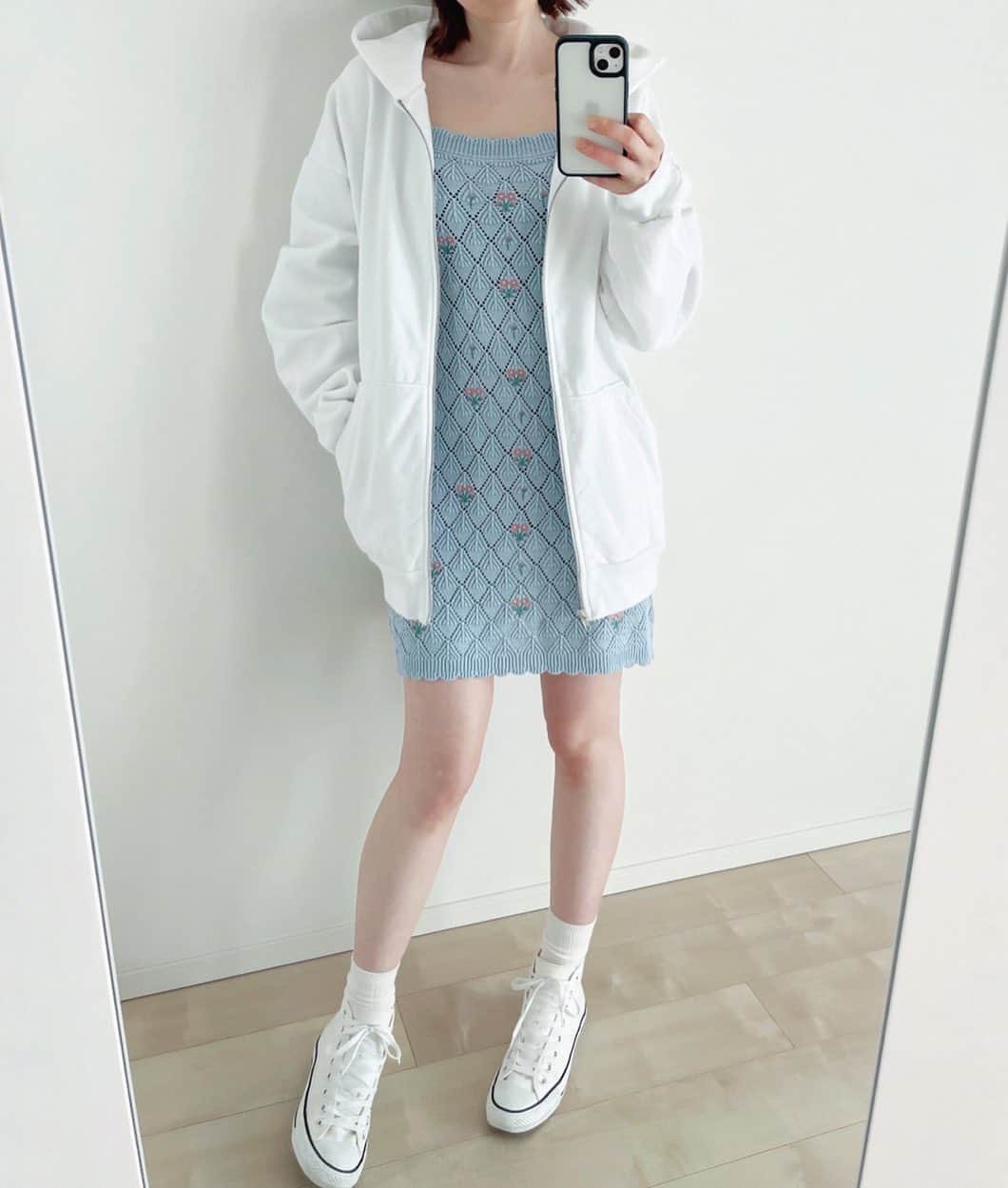 のインスタグラム：「可愛いフラワーベースを沢山頂き、お花屋さんに行きたいな💐  #losangelesapparel #converse #zara」