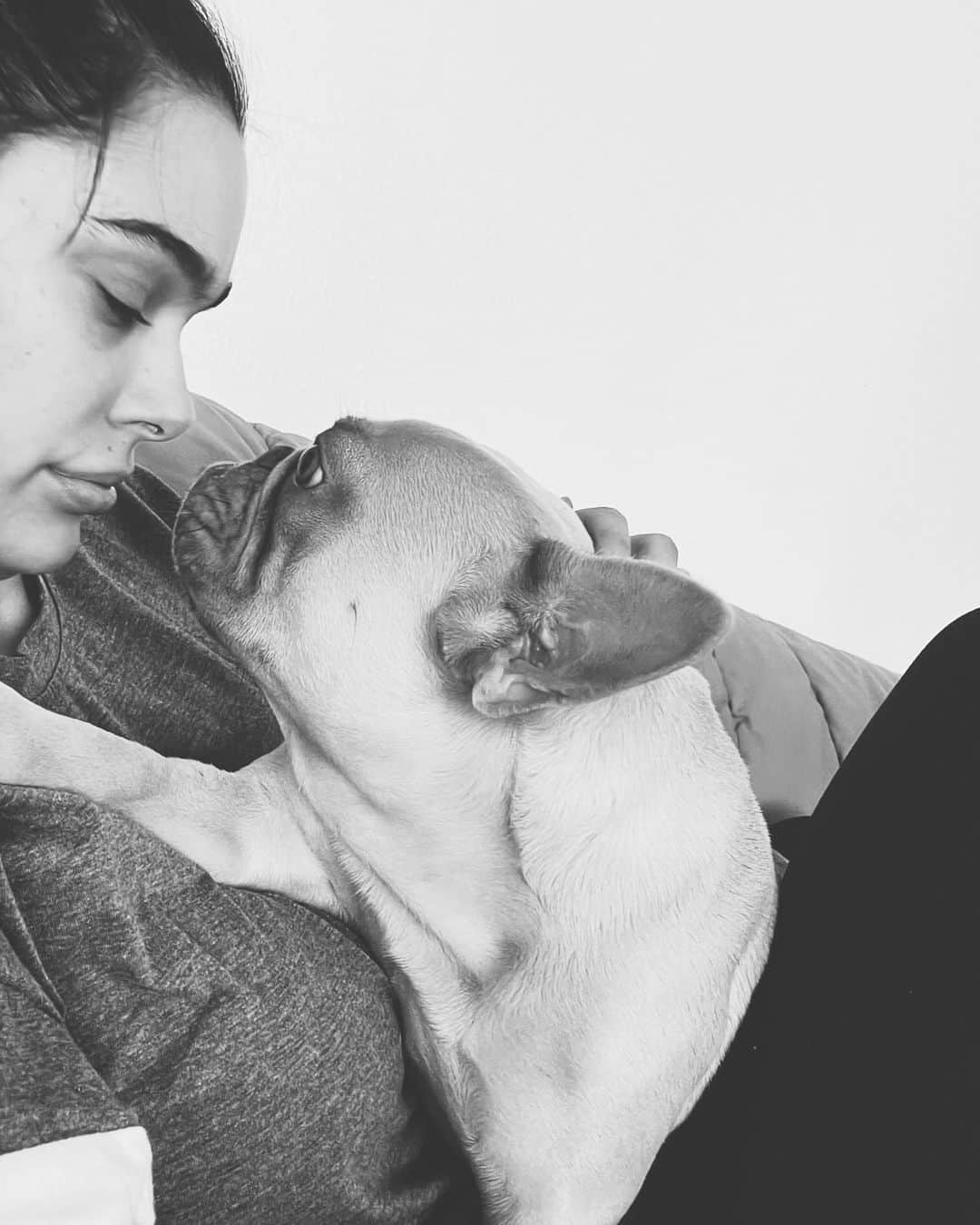 アナベル・アコスタさんのインスタグラム写真 - (アナベル・アコスタInstagram)「Dedicated to the ones who changed my life. Nala & Mila, my besties. At my lowest, at my worst, they taught me the meaning of unconditional love. Best wishes on #NationalPetDay」4月12日 11時42分 - anabelleacosta1