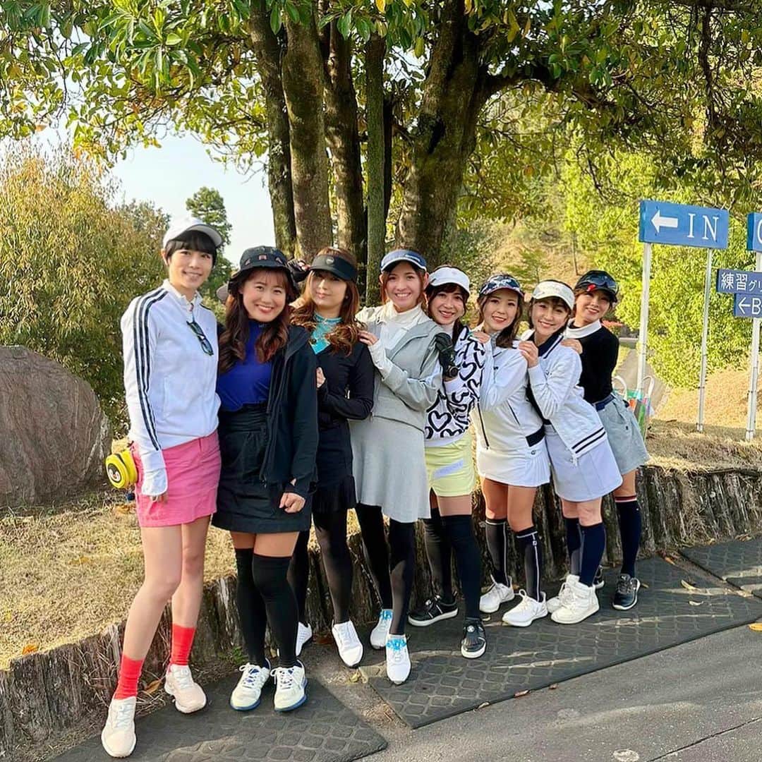 のインスタグラム：「はじめて幹事をしたゴルフコンペ⛳️🍤 杏奈ちゃん色々助けてくれてありがとう🥹🤍  #ゴルフコンペ #エビプリカフェコンペ #ゴルフウェア  #ランバンスポール  #lanvinsport  #descentegolf  #ゴルフ女子#ゴルファ #golf  #golfing  #golflife  #golfgirl  #instagolf  #golfer #골프 #골프웨어 #กอล์ฟ  #ゴルフコーディネート #ゴルフファッション#ゴルフ好きな人と繋がりたい」