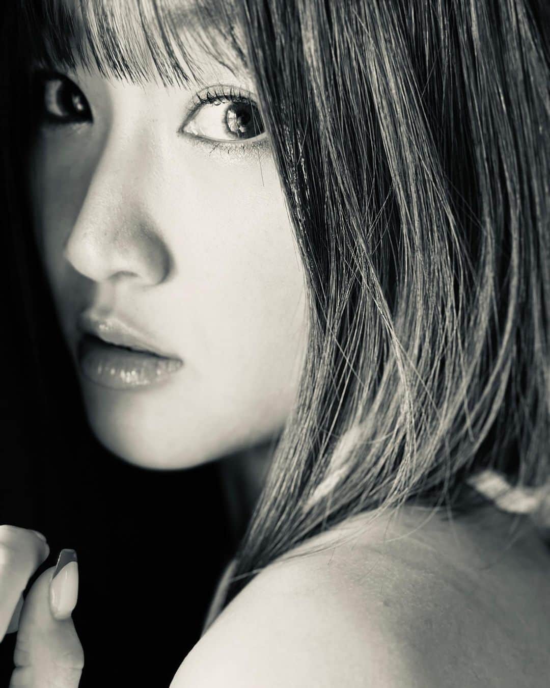 上枝恵美加のインスタグラム：「素敵に撮影して頂きました ☺︎  photo by @art_iwata  ． ． 数日前に東京に来たらいつもお世話になっている　@quinbelle_omotesando さんで美顔鍼の施術をして頂いて肌の調子がとてもよいです。へへ」