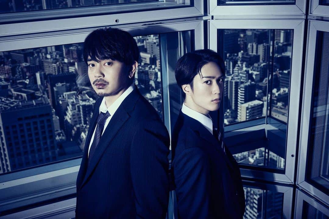 月刊EXILEのインスタグラム：「EXILE TRIBE MAGAZINEを更新📸  EXILE TRIBE MAGAZINEにて、4月13日より放送がスタートするドラマ『日本統一』に出演する青柳翔、藤原樹のインタビューを公開💥今作の魅力やそれぞれの役どころについて語ったインタビューをお届けします🔥  #EXILETRIBEMAGAZINE #青柳翔 #藤原樹 #日本統一」