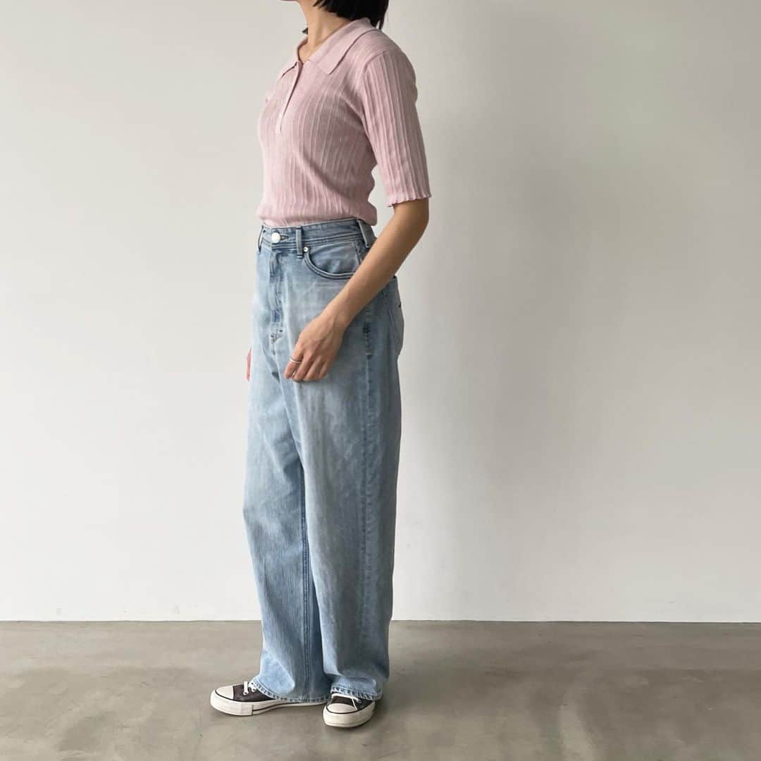 ヤヌークさんのインスタグラム写真 - (ヤヌークInstagram)「． ． JOAN -Loose Straight-  太腿から裾にかけて太いストレートシルエット。 メンズの太めジーンズを女性が穿きこなすイメージ✨  トップスはレトロな雰囲気のあるトレンドライクな ニットポロ。 ハイウエストのデニムと相性抜群です。  #yanuk#denim#jeans#fashion#madeinjapan#styling#lafashion#okayama#ヤヌーク#デニム#デニムゴーデ#ジーンズ#ヤヌークデニム#ジーパン#ワンウォッシュ#ワイドデニム#ブルーデニム#ボーイズデニム#カジュアルコーデ#キレイ目コーデ」4月12日 12時17分 - yanuk_official