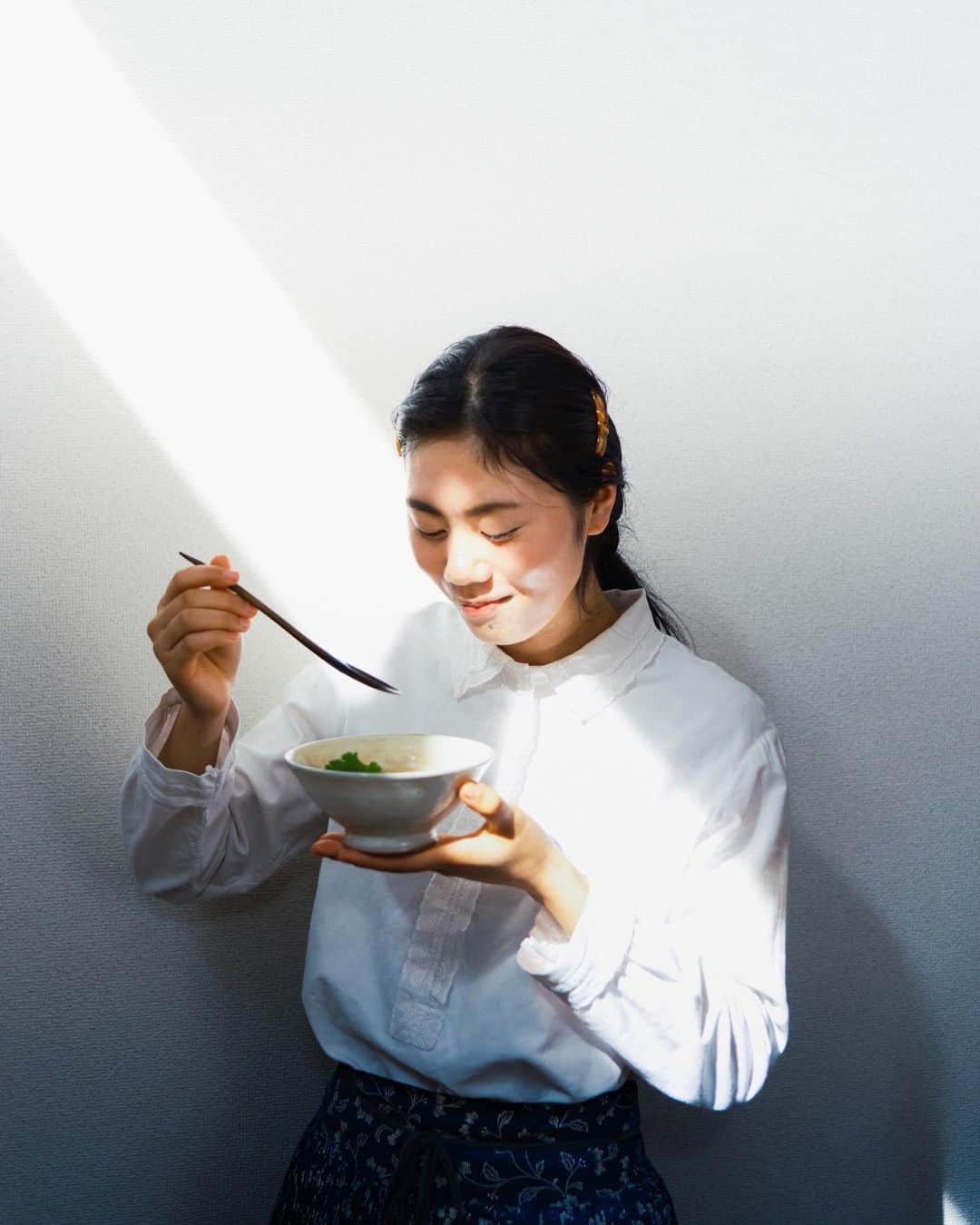 安藤百花さんのインスタグラム写真 - (安藤百花Instagram)「@momoka_gohan  スープのお色直ししたのは初めてでした🍽️  緑色の春野菜エスニックスープ 器もスプーンもお気に入りの私物。」4月12日 12時18分 - momoka_031