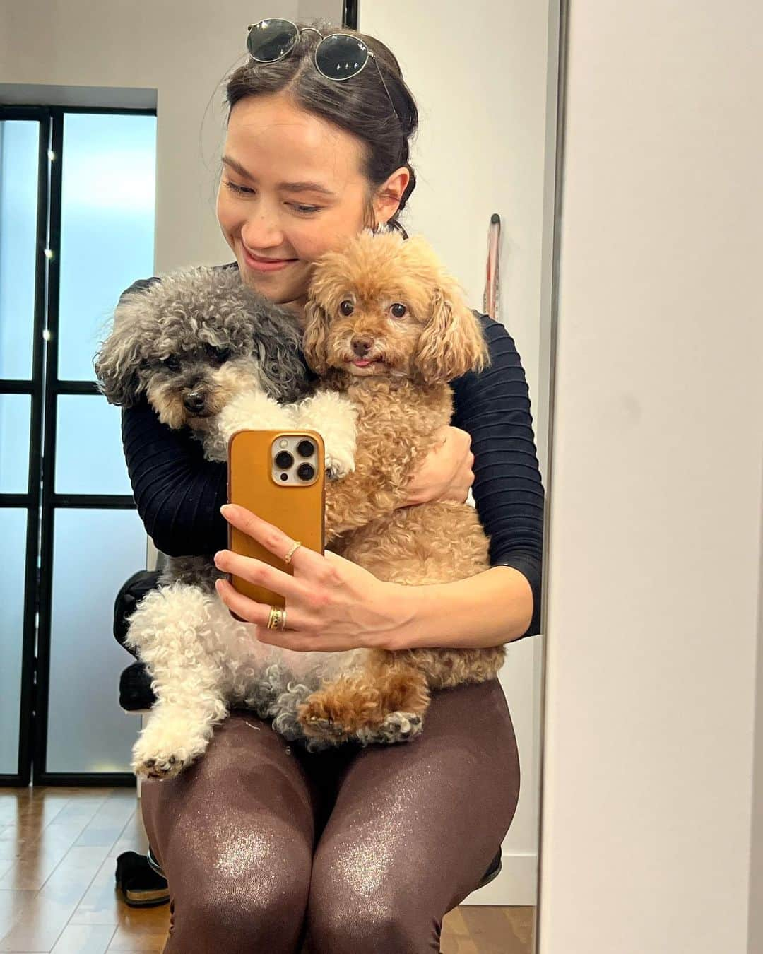 マディソン・チョックさんのインスタグラム写真 - (マディソン・チョックInstagram)「Happy National Pet Day!! 🐾 Missing Henry and Stella like crazy while I’m on the road 😭❤️❤️❤️🥲🥹🐾 #NationalPetDay」4月12日 12時33分 - chockolate02