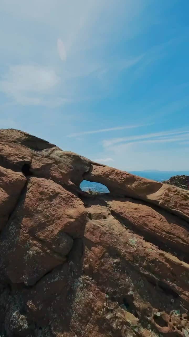 Chadd Smithのインスタグラム：「Found this high risk rock gap while mountain biking recently with the @badlinesgoodtimes at Rocky Peak and had to go back and send it with the FPV drone! I thought it was going to seem bigger when I got closer with the drone but NOPE, was probably about 12” tall and wind was gusting so I had to make a last nano sec adjustment to drop in 😅👾🌶️ did I get lucky?? #fpv #fpvdrone #avata #fpvgap」