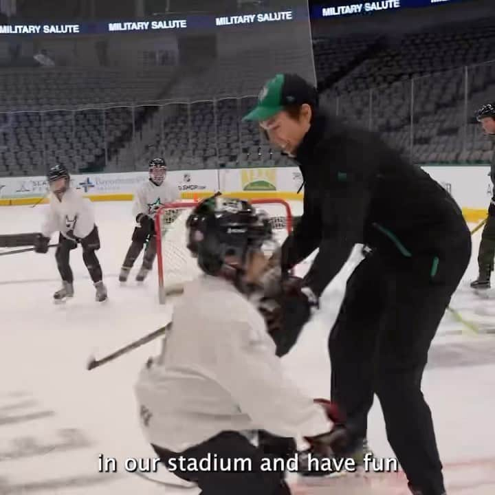 ダラス・スターズのインスタグラム：「For @jasonrob19, starting JR’s Heroes was more than just an effort to give back to the community.  Recently, with @boeing and @unitedheroesleague, Jason got to invite kids from military families in DFW to a night of hockey and fun with him, @wyattjohnston_ and @nilslundkvist!」