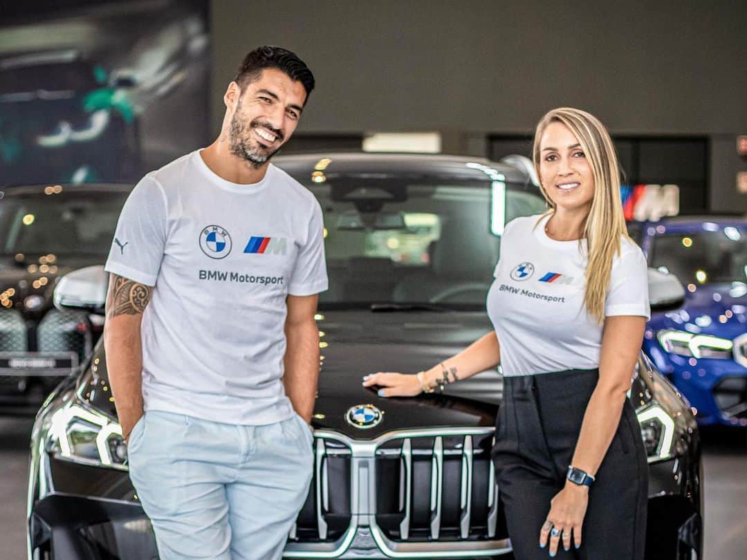 ルイス・アルベルト・スアレスのインスタグラム：「Nós também não resistimos ao NOVO BMW X1 🙌🏼  E você, já foi o @grupoiesa conhecer o maior lançamento do ano?」
