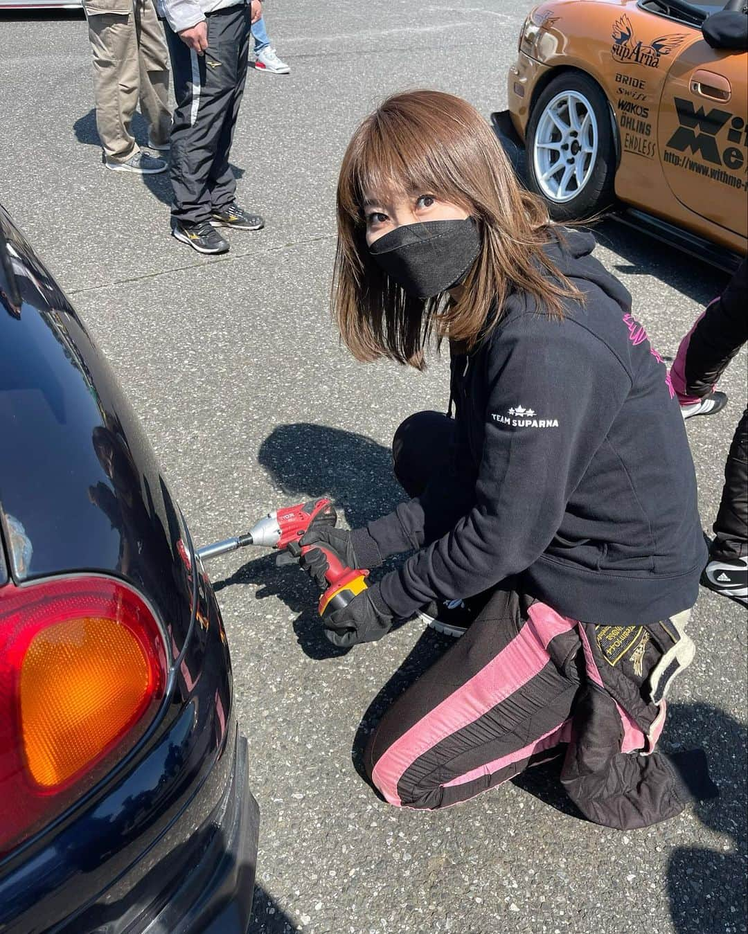 織田千穂さんのインスタグラム写真 - (織田千穂Instagram)「今回タイヤ交換🛞競技“メカリーグ”では 遂に…始めて分切り！57秒達成できた！ やったー❤️ 今回Team supArnaは… 2チーム体制で走りましたが 見事に1チームが3位表彰台🏆を獲得しました💕 嬉しいー- ̗̀👏🏻 ̖́- これも各競技をみんなで力を合わせて出せた結果！ * 車で走行は出来なくても どなたかマラソンや長距離短距離問わず 足の速い方がいたら ぜひマッスルリーグ🏃‍♂️に参戦して チームのお力になって欲しい…😂🙏🏻 * そして女子は女子力ブーストと言って 数週加算される特典があるので 引き続き女子の参加者の方もお待ちしてます🎀  #carswithoutlimits  #車好きな人と繋がりたい #サーキット #レース #袖ヶ浦 #耐久レース #carlove #caroftheday #車女子 #lovecars #instacar #cargram  #サーキット女子 #cargirl #袖ヶ浦フォレストレースウェイ #マル耐 #carswithoutlimits #sportscar #lovecars #instacar #cargram #roadstar #mazdaroadstar #mazda #ロードスター」4月12日 4時34分 - chihoda