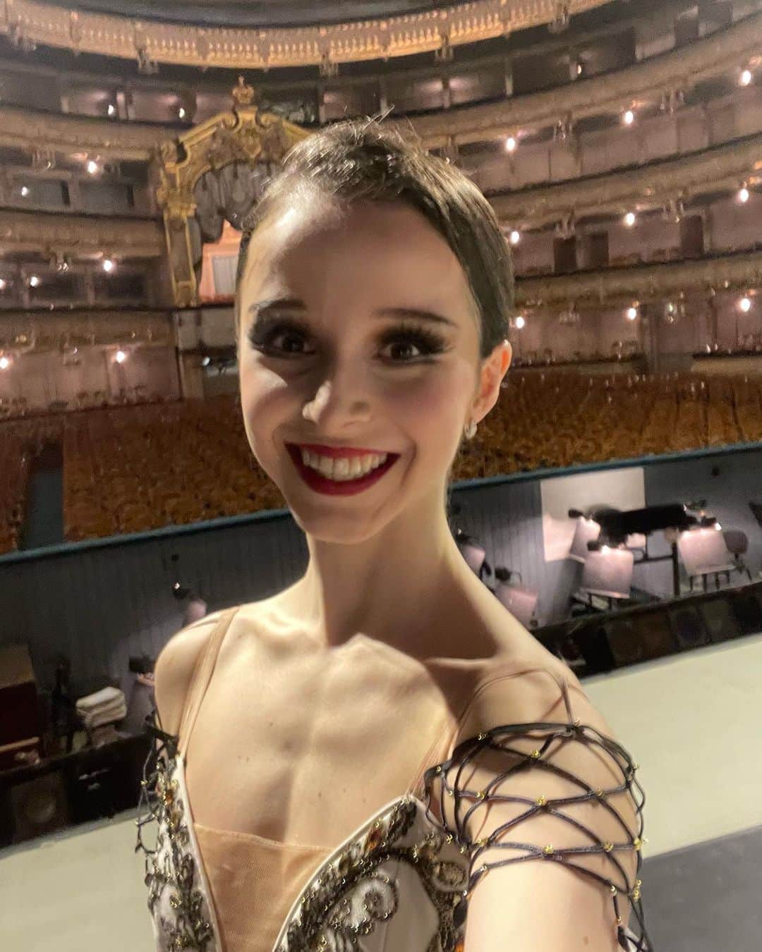 マリア・コーレワのインスタグラム：「“Don Quixote” Pas de Deux today, photos right after ❤️ Thankful to the amazing audience, my partner and my coach 🙏🏻  Па де де из «Дон Кихота», отчет «после» ❤️ Спасибо прекрасным зрителям, моим партнеру и педагогу 🙏🏻」