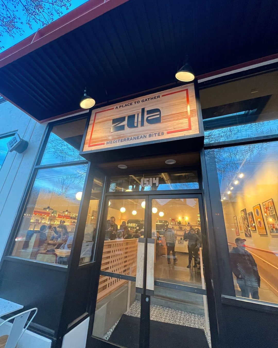Portlandさんのインスタグラム写真 - (PortlandInstagram)「In the mood for something new? Check out @zulapdx on NW 23rd! 👏 It's a brand-new Mediterranean bistro with plenty of tasty cocktails and plates to share! They're on the corner of NW 23rd and Quimby, and open from Wednesday thru Sunday! 😋 #portland #pnw #oregon #portlandoregon #pacificnorthwest #travelportland #pdx #portlandfoodie」4月12日 4時54分 - portland