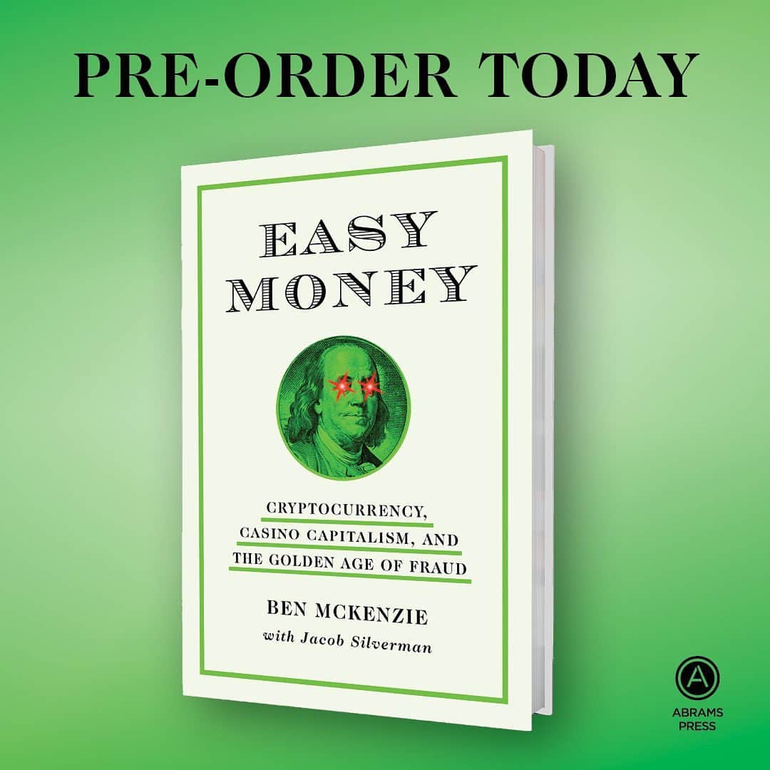 ベンジャミン・マッケンジーのインスタグラム：「I wrote a book. ‘Easy Money’ is about two things — money and lying — and while I know a little about the former from my econ degree, it’s the latter that fascinates me (maybe that’s why I do it for a living). Pre-order now at the link in my bio to unravel the mysteries, and the absurdities, of crypto.」