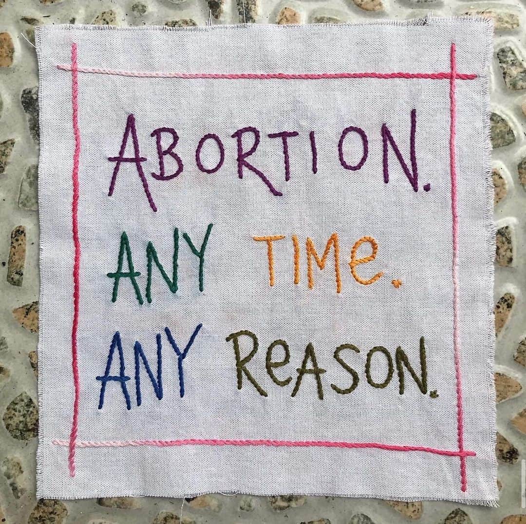 Eileen Kellyのインスタグラム：「🧵: @abortion_embroidery   Mifepristone and misoprostol are the two pills used together for medication abortion. It’s also called the abortion pill. Mifepristone works to block the hormone progesterone. When progesterone is blocked, the uterus lining breaks down and pregnancy cannot continue. Medication abortions with mifepristone are safe, reliable, and 99% effective at ending pregnancy up to 10 weeks.   On the first day, a person takes mifepristone. 24-48 hours later, a person will take misoprostol, which causes the uterus to contract and empty. It can feel like a crampy, heavy period. Medication abortions are non-surgical and allow people to get the health care they need in the comfort and privacy of their home. Yes to abortion at any time and for any reason.   Sources: Planned Parenthood, the FDA」