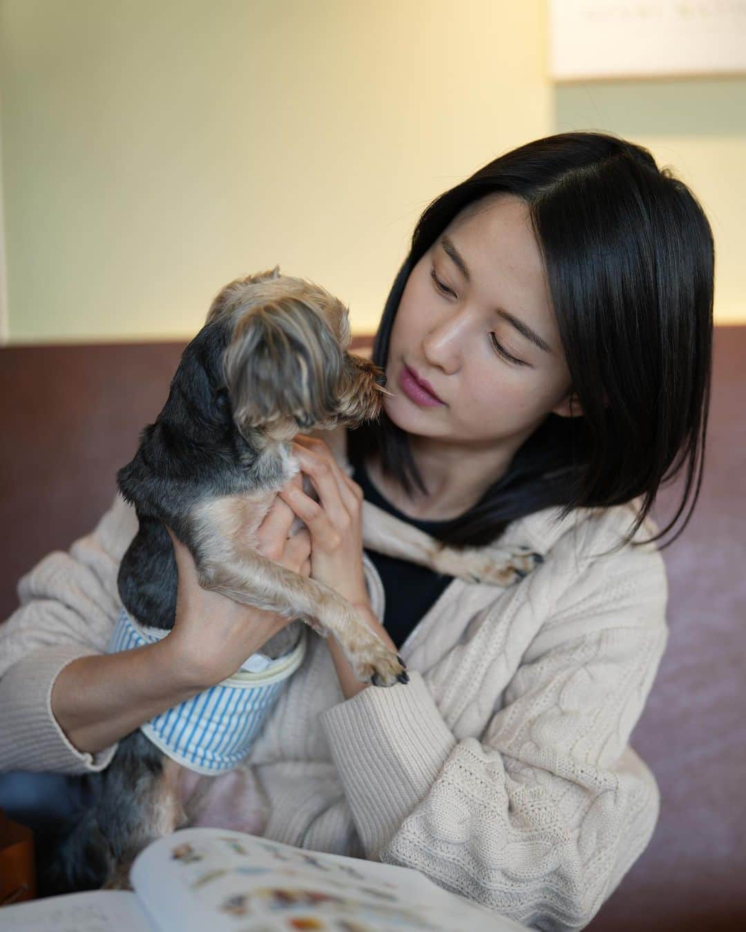 ナム・ボラのインスタグラム：「댕댕이와의 하루🌸 꽃길만 걷길 댕댕🐶」