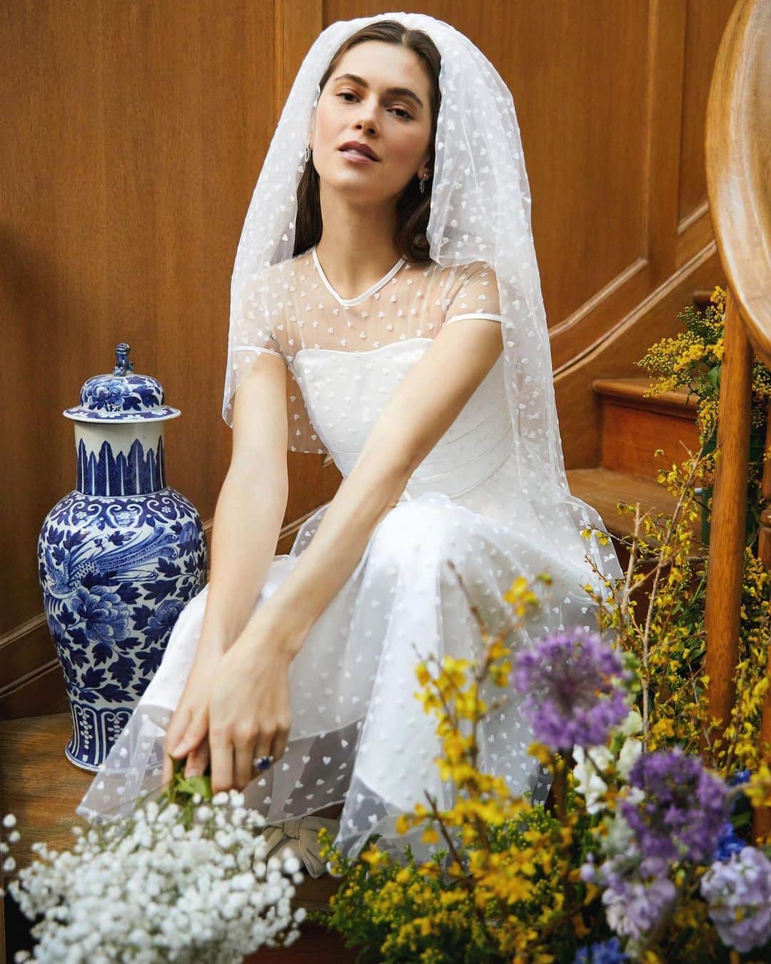 のインスタグラム：「💍🤍 @HVN Bridal 🤍💍 Shot by @overthemoon」