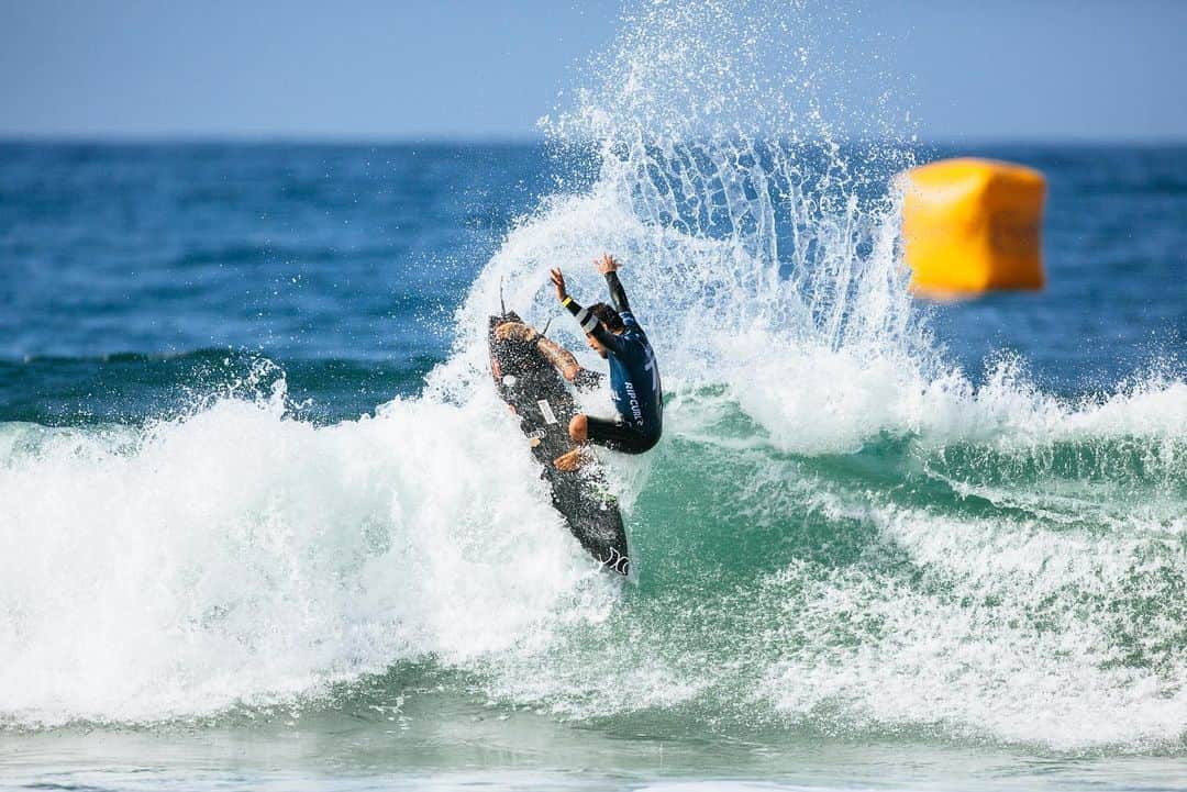 フィリッペ・トレドのインスタグラム：「Thank you Bells Beach 🔔 . 3rd place finish, felt really good ! Can’t wait for more! Thanks to you all for the support! God bless! ❤️ // 3° aqui, me senti muito bem e preparado! Jaja tem mais! Obrigado a todos pelo suporte! Deus abençoe ❤️」