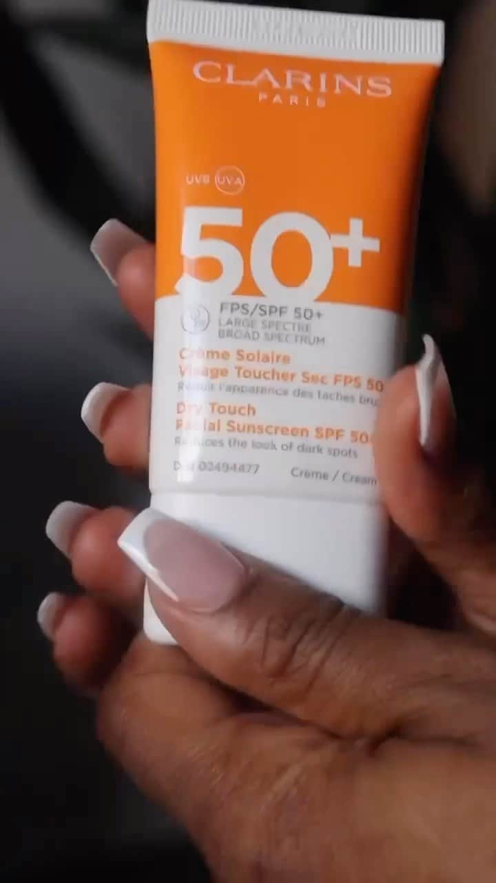 Clarins Canadaのインスタグラム：「Protect your skin against the harmful effects of the sun and free radicals with our Dry Touch Facial Sunscreen SPF 50+. 🧡 Apply after your day cream and before your makeup, for best results.✨ _________ Protégez votre peau des méfaits du soleil et des radicaux libres avec notre Crème Solaire Visage Toucher Sec FPS 50+. 🧡 Appliquez-la après votre crème de jour et avant votre maquillage, pour de meilleurs résultats.✨  📷 @stacyann_j . . . #Clarins #SkinCare #Sunscreen #Spring」