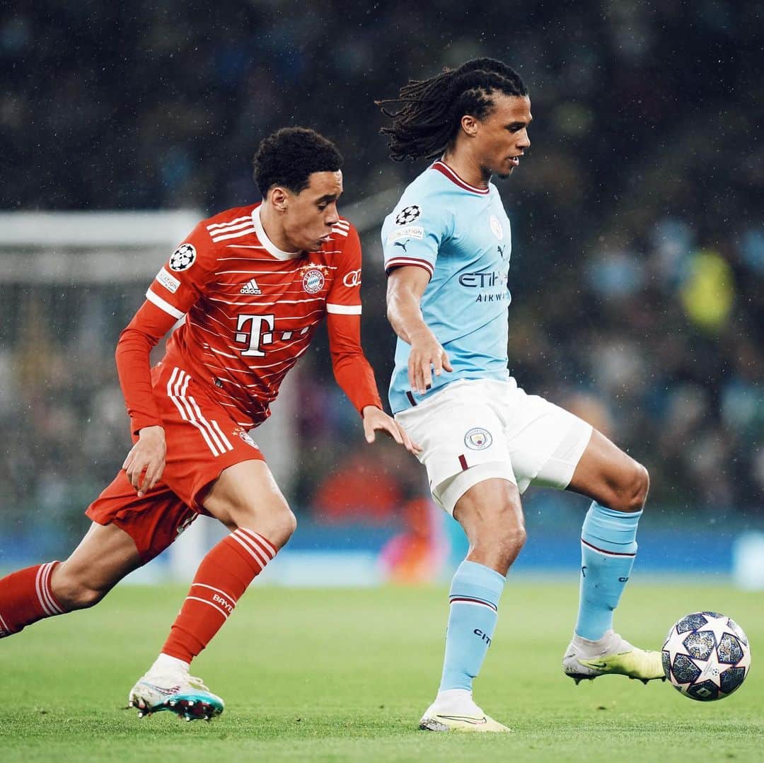 ナタン・アケのインスタグラム：「Enjoyed that 😍. Big one next week! @mancity #UCL」