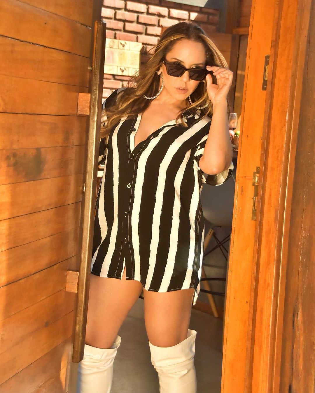 のインスタグラム：「😎」