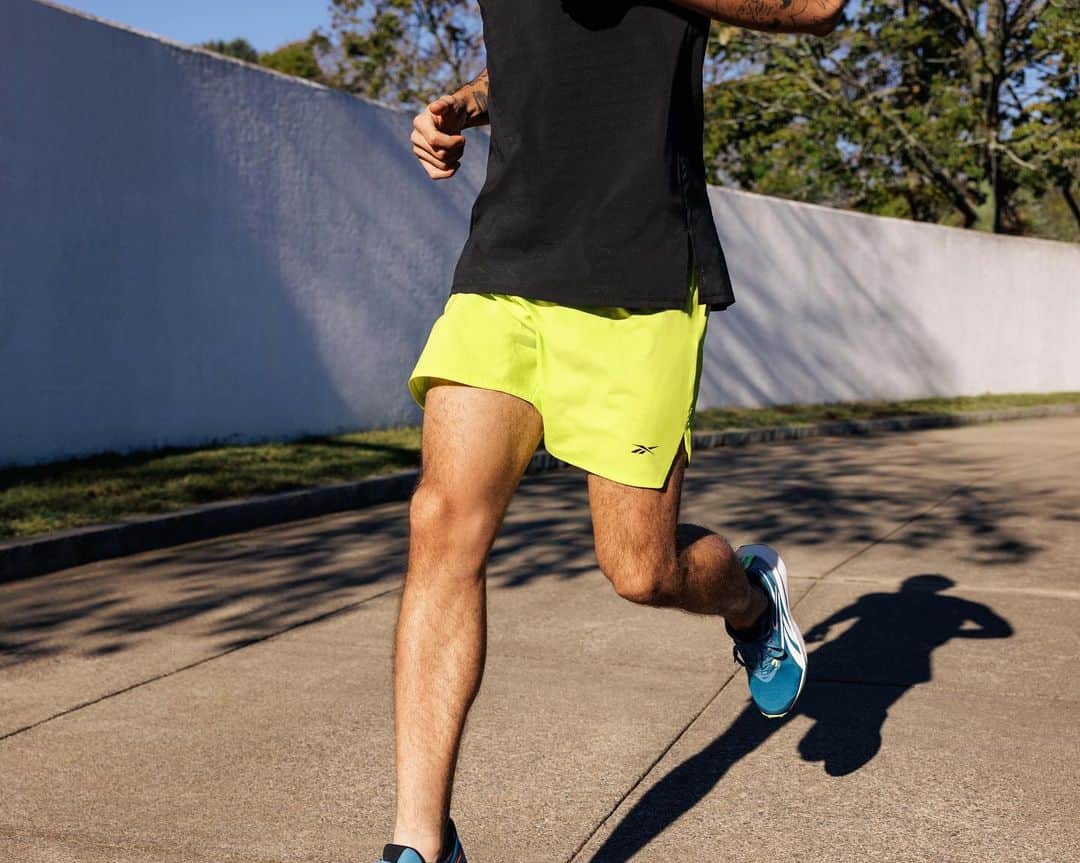 Reebokさんのインスタグラム写真 - (ReebokInstagram)「Work hard and train easy with the men’s performance collection featuring our Speed Short, Strength Short, and Athlete Tee.」4月12日 6時48分 - reebok