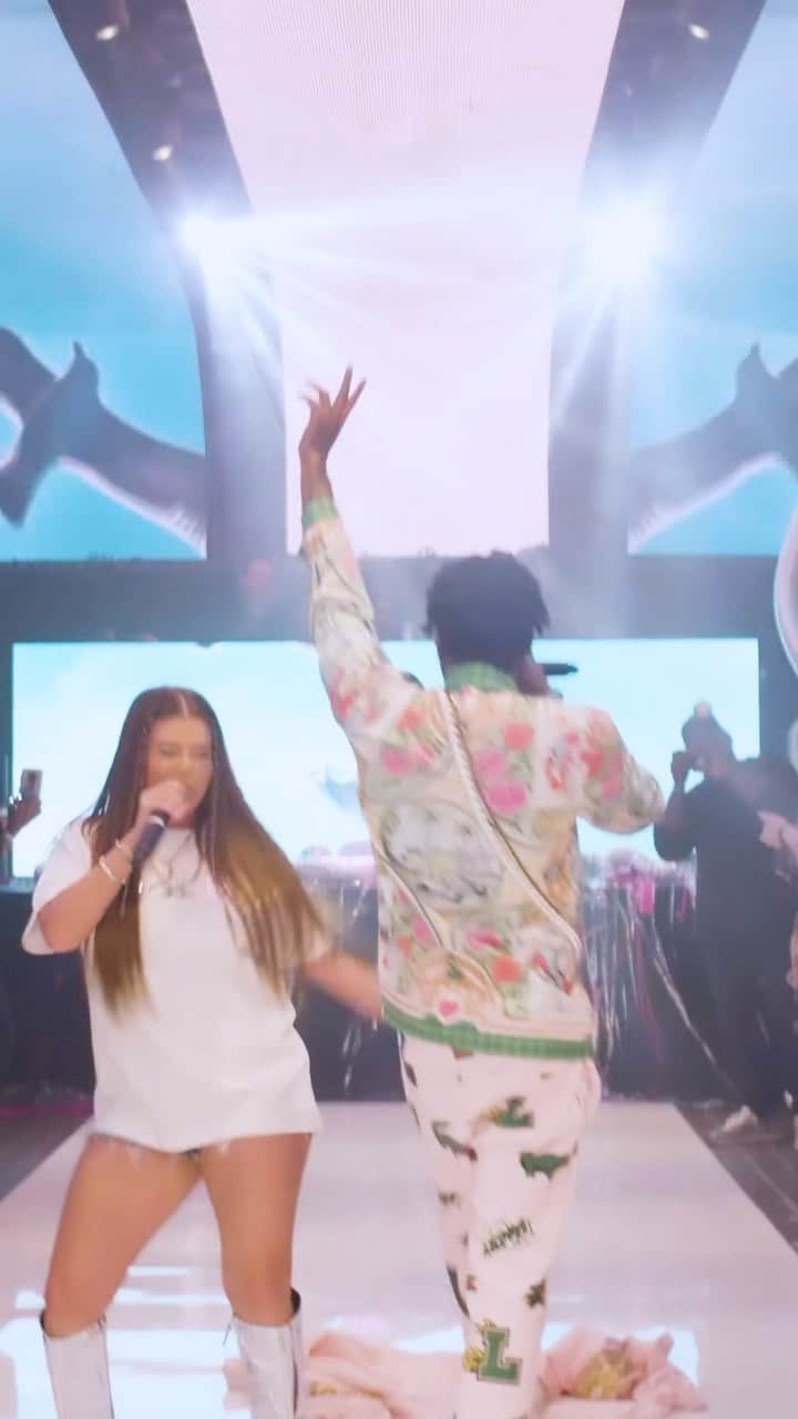 シャネル・ウエスト・コーストのインスタグラム：「Fashion show for @coastyswim was amazing! Full vlog at YouTube.com/chanelwestcoast 🤘🏼💖」