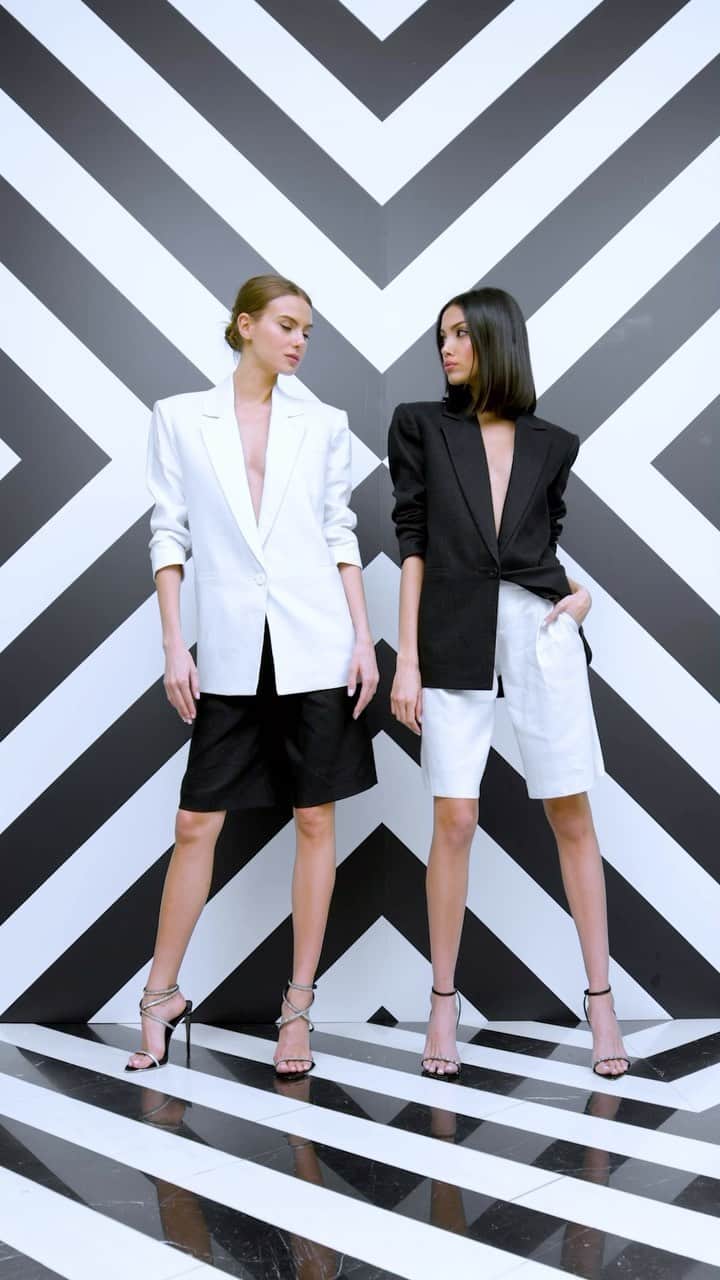 アリス+オリビアのインスタグラム：「the #mixandmatch suit of summer! linen pant or bermuda?」