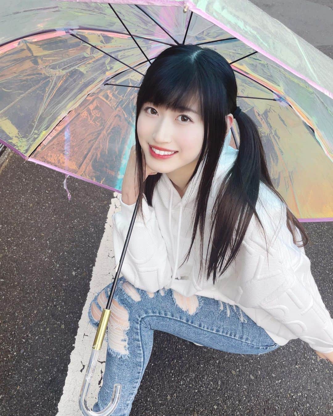 安城夢那さんのインスタグラム写真 - (安城夢那Instagram)「おはよう！ 今日は雨☂降るのかな🤔？   #sjk  #ljk  #女子高生  #ツインテール #twintail  #傘  #umbrella  #ジーパン  #ゆなコーデ  #rainbow」4月12日 7時26分 - anjouyuna0101