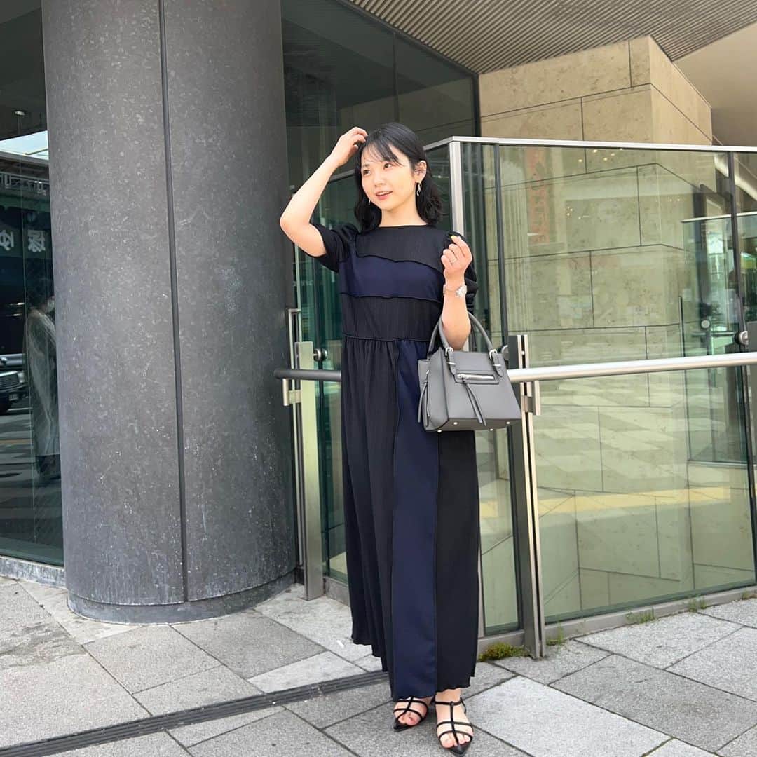 神戸レタス三宮店さんのインスタグラム写真 - (神戸レタス三宮店Instagram)「. 大人気の小澤美里さんコラボアイテム✨ ワンピースは一枚でも映える バイカラーのデザインです😍 . ワンピース【E3181】¥4,590 小澤美里さんコラボ . .  ▶︎▶︎▶︎STAFF うっしー　159cm(三宮店) . . #kobelettuce #神戸レタス #神戸レタスコーデ #ssコーデ #小澤美里ちゃん #springfashion #ワンピースコーデ #春コーデ #大人コーデ #プチプラ #プチプラコーデ #ファッション #ootd #fashion #三ノ宮 #春コーデ #レタジョ#aeonmall_toyokawa_topic」4月12日 12時57分 - kobe_lettuce_realshop