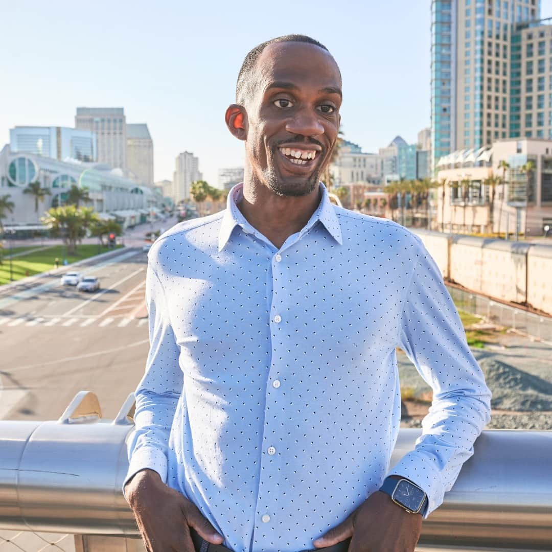 レックス・ジレットのインスタグラム：「Although I'm originally from North Carolina, San Diego has been my home for many years now. San Diego has so many things to do and places to see. Here I am in front of the amazing San Diego Convention Center.  #leadership #inspirational #motivation #corporatespeaker #SanDiego #athlete #team #author #vision #success #goals#training #trust #focus #empathy #resilience #teamwork #teamusa #noneedforsightwhenyouhaveavision」