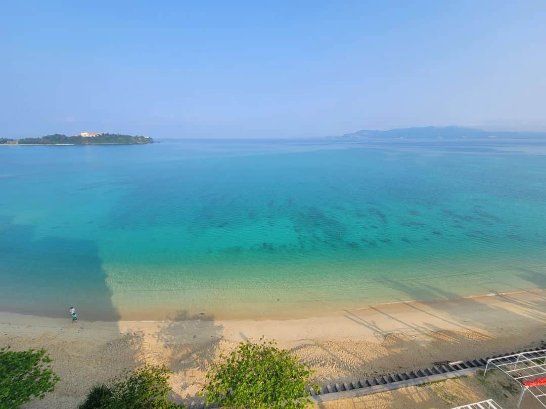 のインスタグラム：「good morning  #goodmorning #sea #blueandgreen #healing #travel  #singerslife」