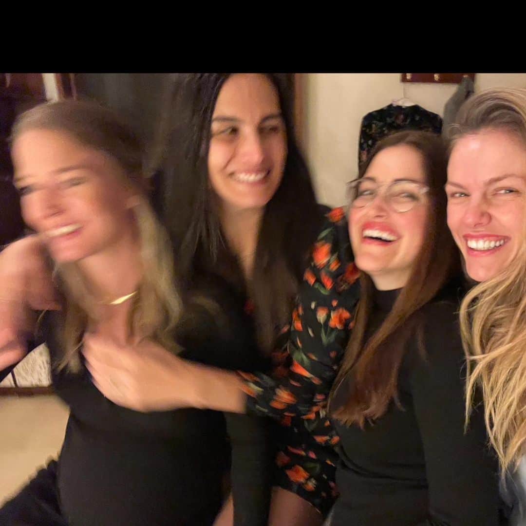 ブルックリン・デッカーさんのインスタグラム写真 - (ブルックリン・デッカーInstagram)「There are too many outrageous life moments I’ve experienced because of knowing this human. Jen, you’re my adventure-loving soul sis. I love you to pieces, even if that means sitting in 5 hour traffic, eating a lunch of drive-thru curly fries soaked in your kid’s snotty tissue like we did today. I wouldn’t have it any other way. You’re a lightning bolt in human form and we’re all so lucky you’re ours! Happy birthday @jenna_hee」4月12日 8時31分 - brooklyndecker