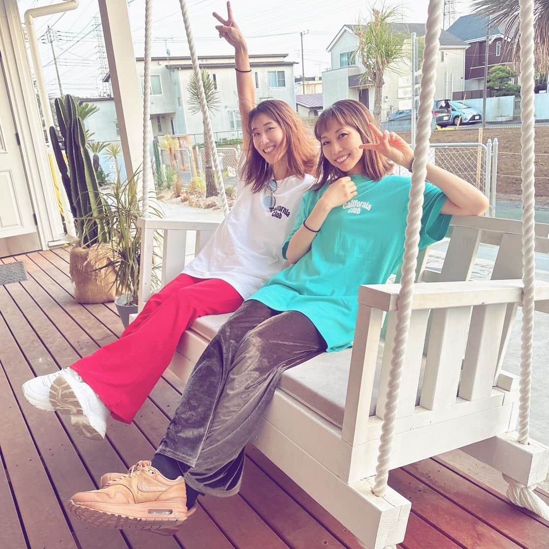 三ツ井裕美のインスタグラム：「実はいつものこずちゃん（笑） @kozue1102 も同じスタジオでヨガインストラクターとして４月からクラスを担当しています🧘‍♀️  仲良しさんが同じスタジオにいるというのはとても心強いし嬉しい✨✨  他のクラスの先生方ともこれまでに数名お会いしたのですが皆さん本当に素敵な方々ばかりなのです。  お客様との出会いもそうですし、 1つ1つのご縁に感謝して頑張っていきたいと思います☺️  #californiaclub #yoga #国分寺」