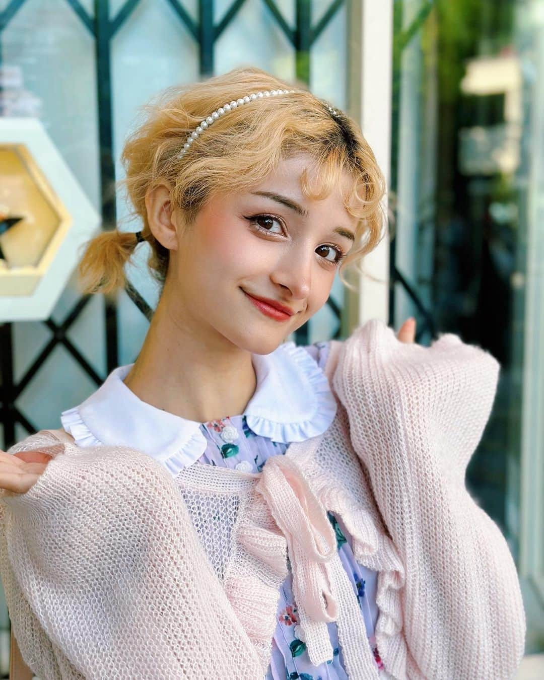 Etsuna otsukAさんのインスタグラム写真 - (Etsuna otsukAInstagram)「Harajuku fashion interview🎙️可愛いデザイナーmikanちゃん💓ブランドは @vina.of.the.valley ✨  #harajukufashion #harajukustyle #japanesefashion #snap #streetsnap #harajukustyle #harajuku #streetfashion #streetstyle  #JPop #LolitaFashion #JapaneseStreetwear #streetstyle #oversizedfashion #streetfashion #fashion #style #streetsnaps #HarajukuFashion #JapaneseFashion #JapaneseStreetFashion #JapaneseStreetStyle #Japan #Tokyo #TokyoFashion #原宿 #kawaiifashion #Y2KAesthetic」4月12日 9時06分 - etsunaotsuka