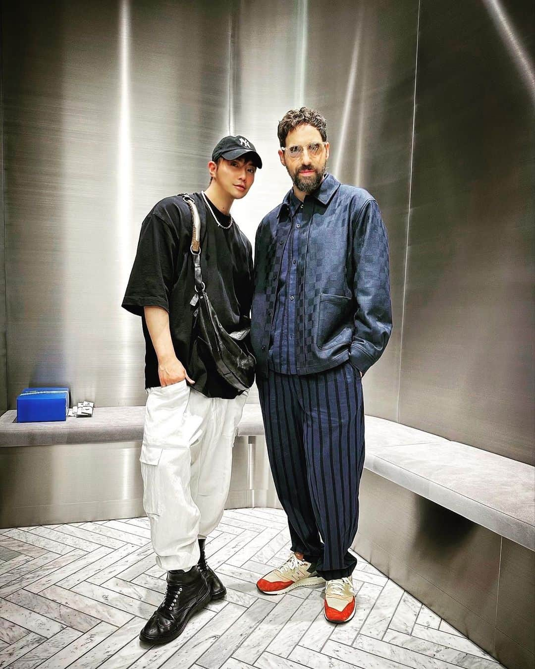 平宮博重さんのインスタグラム写真 - (平宮博重Instagram)「KITHのDesigner @ronniefieg 来日のパーティーでRonnieと。 最近、こういうパーティーはあまり参加してなかったんだけど、懐かしい友達にもたくさん会えてうれしかったす。  @kith   T-shirts  #zaramen  Pants  #y3  Shoes  #krisvanassche  Bag  #ysl  Underwear  #kith   #fashionparty  #tokyonightout」4月12日 9時09分 - hiroshige_narimiya