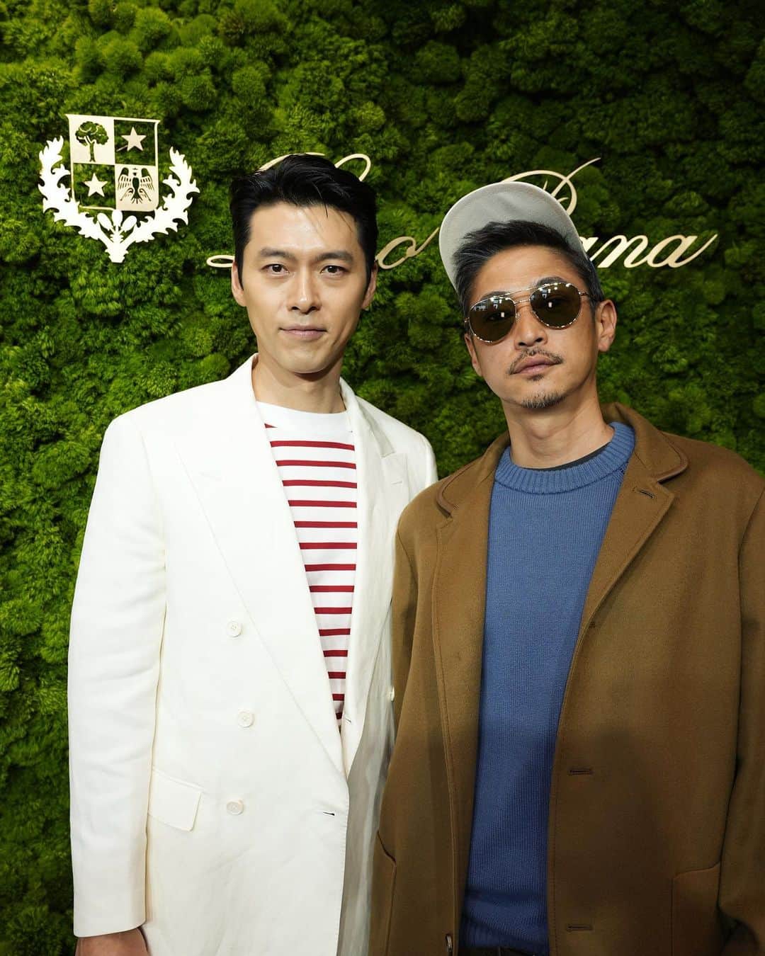 窪塚洋介のインスタグラム：「@loropiana  から「愛の不時着」の世界的ヒットで有名になった韓国の俳優ヒョンビン氏のエディションが4/12から発売されるとのことで、 ご招待して頂いたので銀座店に行ってきたよ。  真っ直ぐな眼差しの屈強そうな紳士という印象でした。 ファンの方々が店舗外にたくさんいらしてたな。  ヒョンビン氏とロロ・ピアーナが共有する、 自然とアウトドア生活への愛から誕生したシューズとキャップ。 どちらも"撥水"に特化した高級素材。 定番のホワイトソールのシューズも2トーンにアップデートされてて品があるままによりスタイリッシュになった。 ブランドロゴにも使用されている深い思いのある"ブナの木"の刺繍があしらわれているのもイイ。 キャップはゴルフに最適!!  あと、売り上げの一部がユニセフの気候関連プログラムに寄付されるなど、環境問題に対し高い意識を持つヒョンビン氏の自然環境への思いにも共感した。  #LoroPiana #ロロピアーナ」