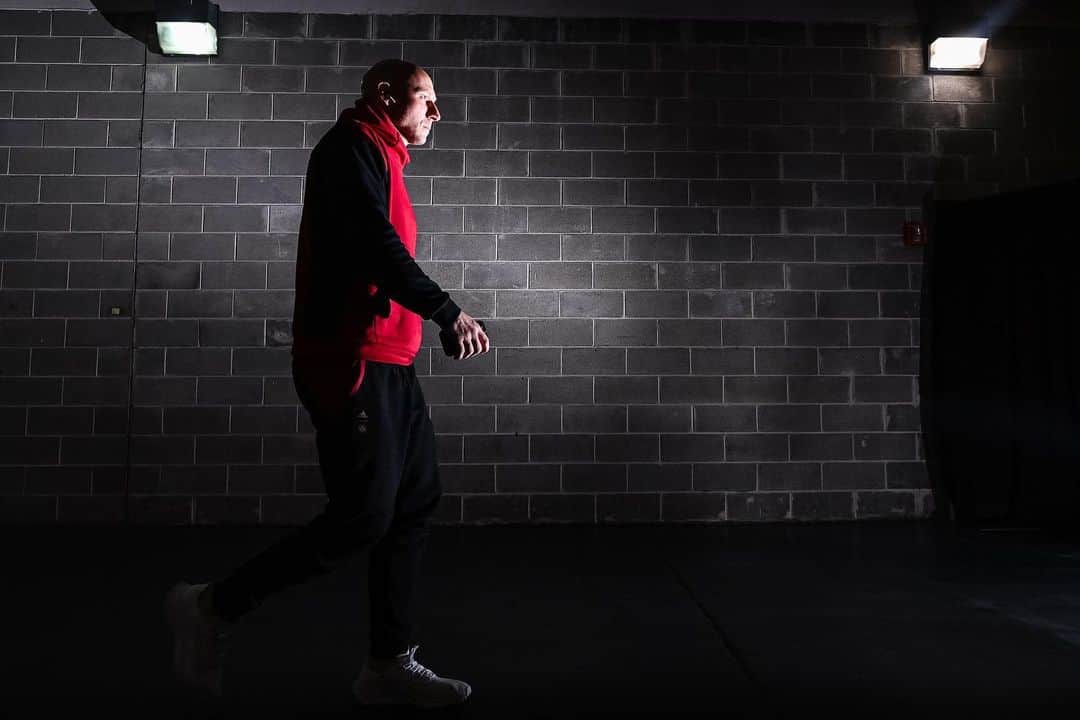 ブラッド・グザンのインスタグラム：「Thank you all for the kind words and support, it’s means everything to me!  Just like last time I will face this set back head on and come back stronger for it!  #together @atlutd ⚫️🔴💪」