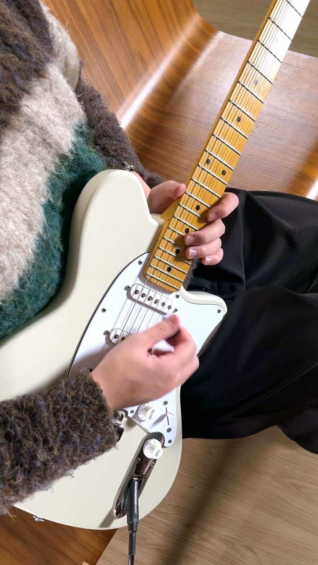 ichikaのインスタグラム：「So many memories on this guitar」