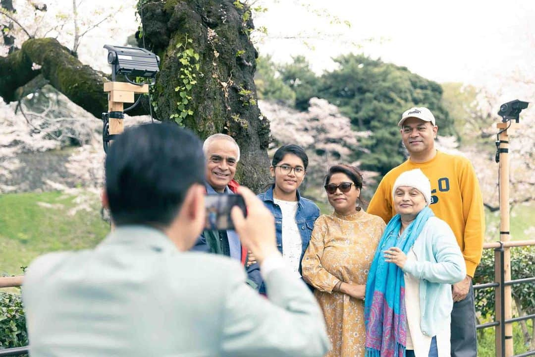 岩井ジョニ男さんのインスタグラム写真 - (岩井ジョニ男Instagram)「ヘイ、チーズ  #岩井ジョニ男 #ジョニ男 #ジョニスタグラム #jonistagram #イワイガワ #浅井企画 #サラリーマン #whitecollarwork #ninetofiver #東京 #九段下 #北の丸公園  #最後の花見 #ヘイたくちゃん  #平家みちよ #ペヨン潤 #km01 #vintage_gentry  #ビンテージオーダースーツジェントリー  #instagram  #instagood  #model #cool #cooljapan」4月12日 10時11分 - iwaigawa_jonio_iwai