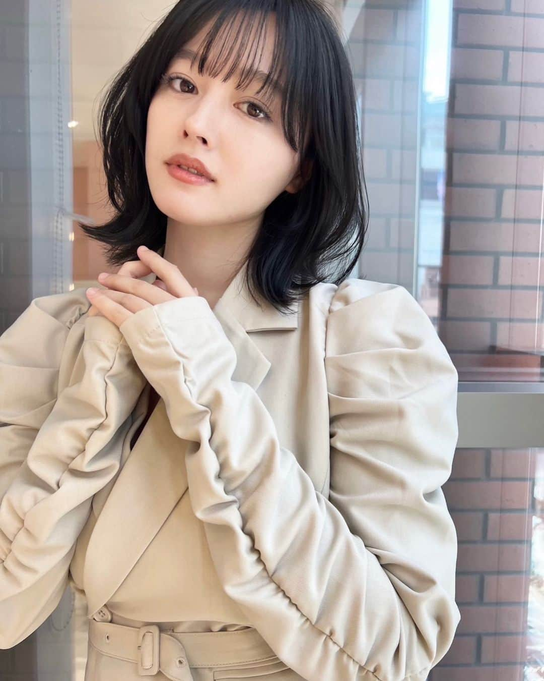 久住小春のインスタグラム：「最近のhairです🐇🤍 暗めが落ち着く🖤」