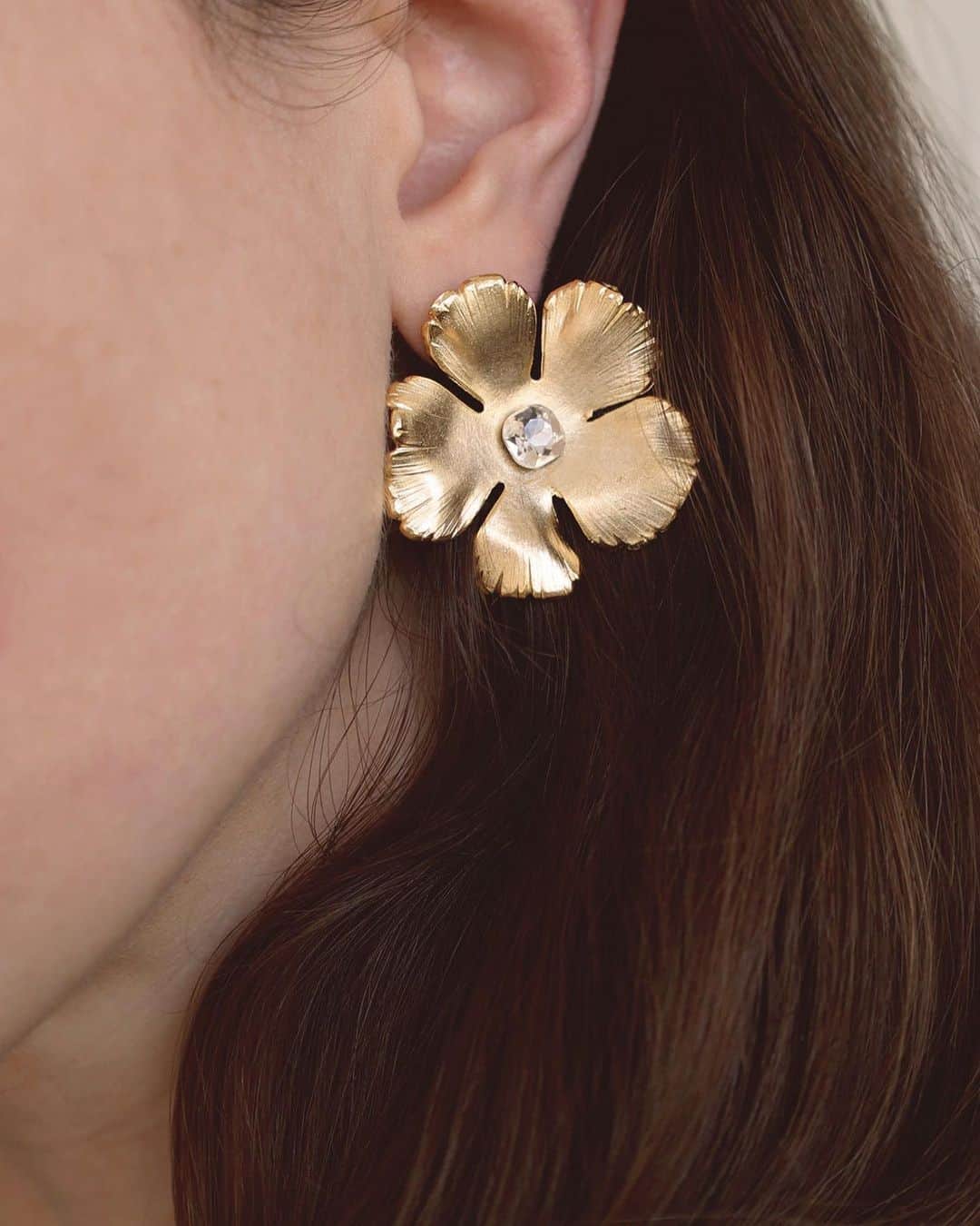 セレフィーナさんのインスタグラム写真 - (セレフィーナInstagram)「Sasha Earrings • 14K Gold plated • Rhinestones 1.5"L, 1.5"W」4月12日 10時19分 - serefinajewelry