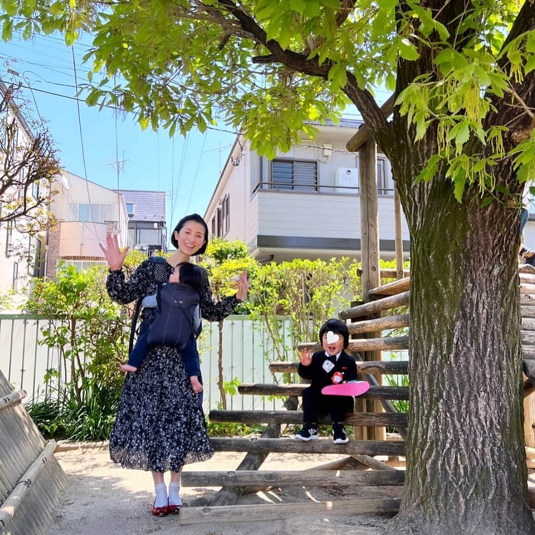 花原緑さんのインスタグラム写真 - (花原緑Instagram)「/ 一年前の今日 出産準備のため入院したんだったなぁ  おばあちゃんの家で一週間 寂しいと一言もいわずにがんばってくれた長男🥺 そして、 元気な産声をあげてくれた次男！ ふたりのおかげで パパとママは毎日たくさんの幸せをもらっているよ  #今日もげんきに #いってらっしゃい #明日は誕生日」4月12日 10時40分 - midori_hanahara_official