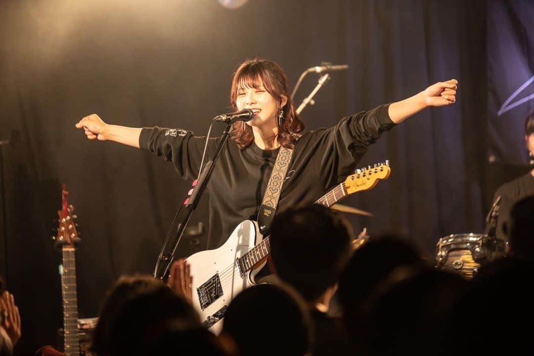 森脇加奈子のインスタグラム：「フロアの端から端まで愛が詰まった始動ライブでした🫶🏻  2023.4.8(sat) Faulieu. Presents " 4 you " at Shibuya eggman  photo by @okkytree   #Faulieu  #guitar #vocal #guitarvocal #ギター女子 #ギターボーカル #guitarist #guitar #telecaster #Fender #Fender女子 #Fenderamerican#rock #rockband #band #girlsband #ガールズバンド#japanese #japanesegirl #photography #tagsforlikes #followme #팔로우미 #tfl」