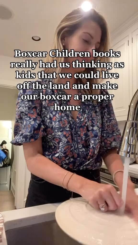Anna Jane Wisniewskiのインスタグラム：「The fact that they made shelves and used a cave for refrigeration…the Aldens were innovators #boxcarchildren #booktok #nostalgia」