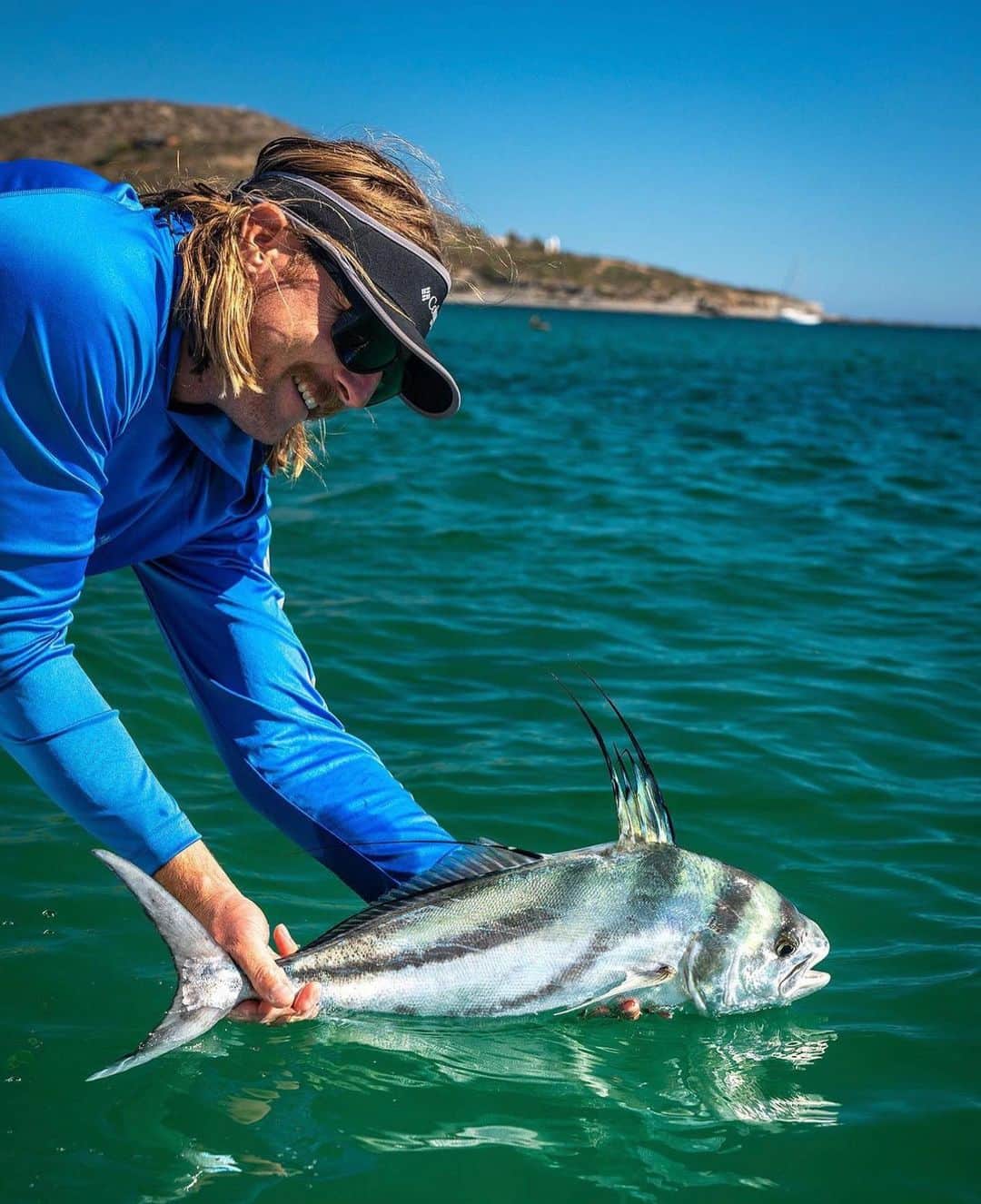 Electric_Fishingのインスタグラム：「@seth.blackamore wrestling roosters on the fly.  #ElectricSunglasses #PolarizedSunglasses #StyleThatPerforms #ElectricSunglasses」