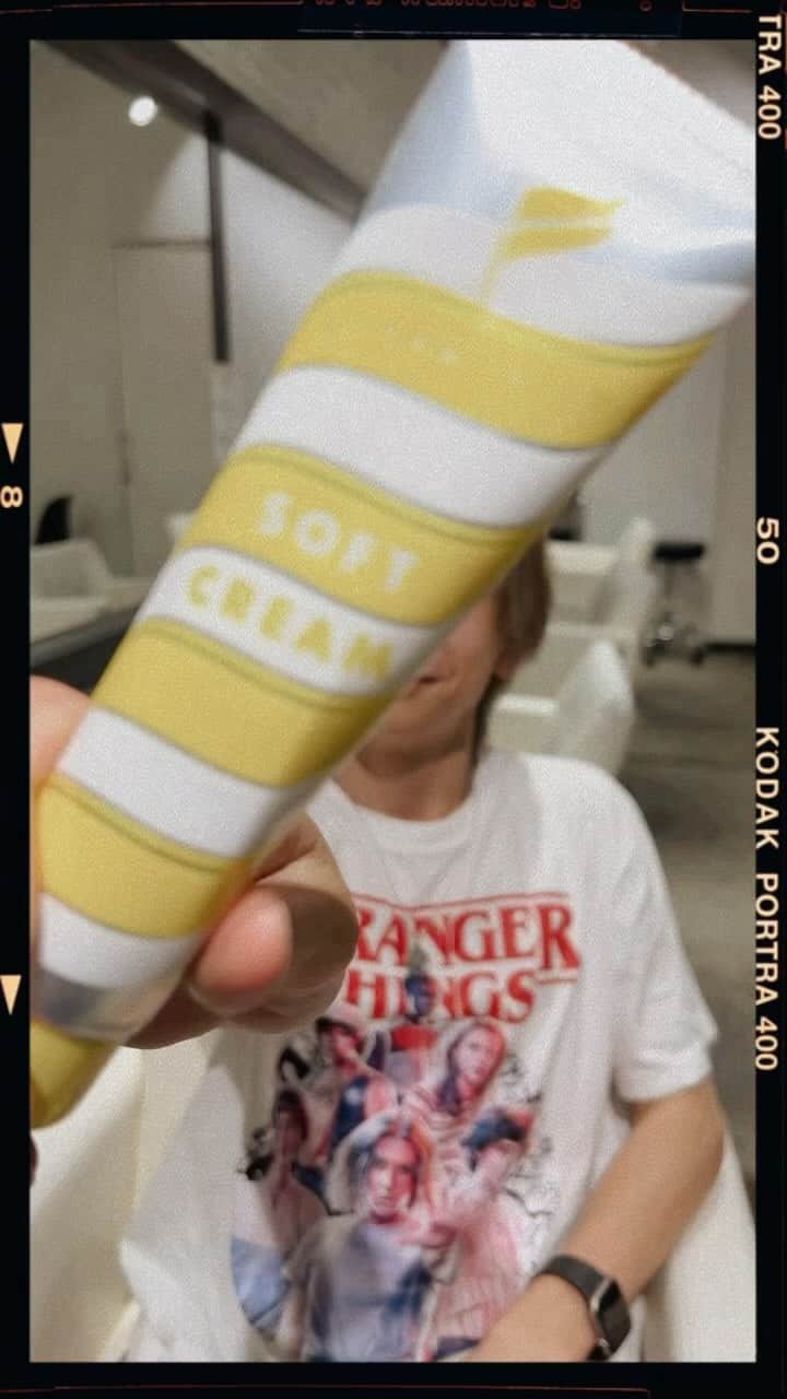 鈴木大二朗のインスタグラム：「トリコになっちゃってぇシリーズ3 OCEANTRICO新シリーズ SOFTCREAM🍦でナチュラルヘア💇🏼 . 骨格矯正カットをしてナチュラルセット パーマスタイルでもナチュラルセットでも 万能に使えるSOFTCREAM🍦」
