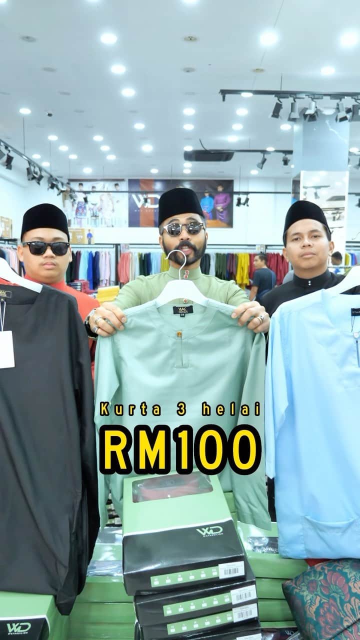 のインスタグラム：「Yang belum beli baju raya jom ke @starvilion. Boleh beli terus untuk satu keluarga. Aku bagi harga special lah!  #StarvilionLaskarRaya2023 #bajumelayuwakdoyok #bajurayarahmah」